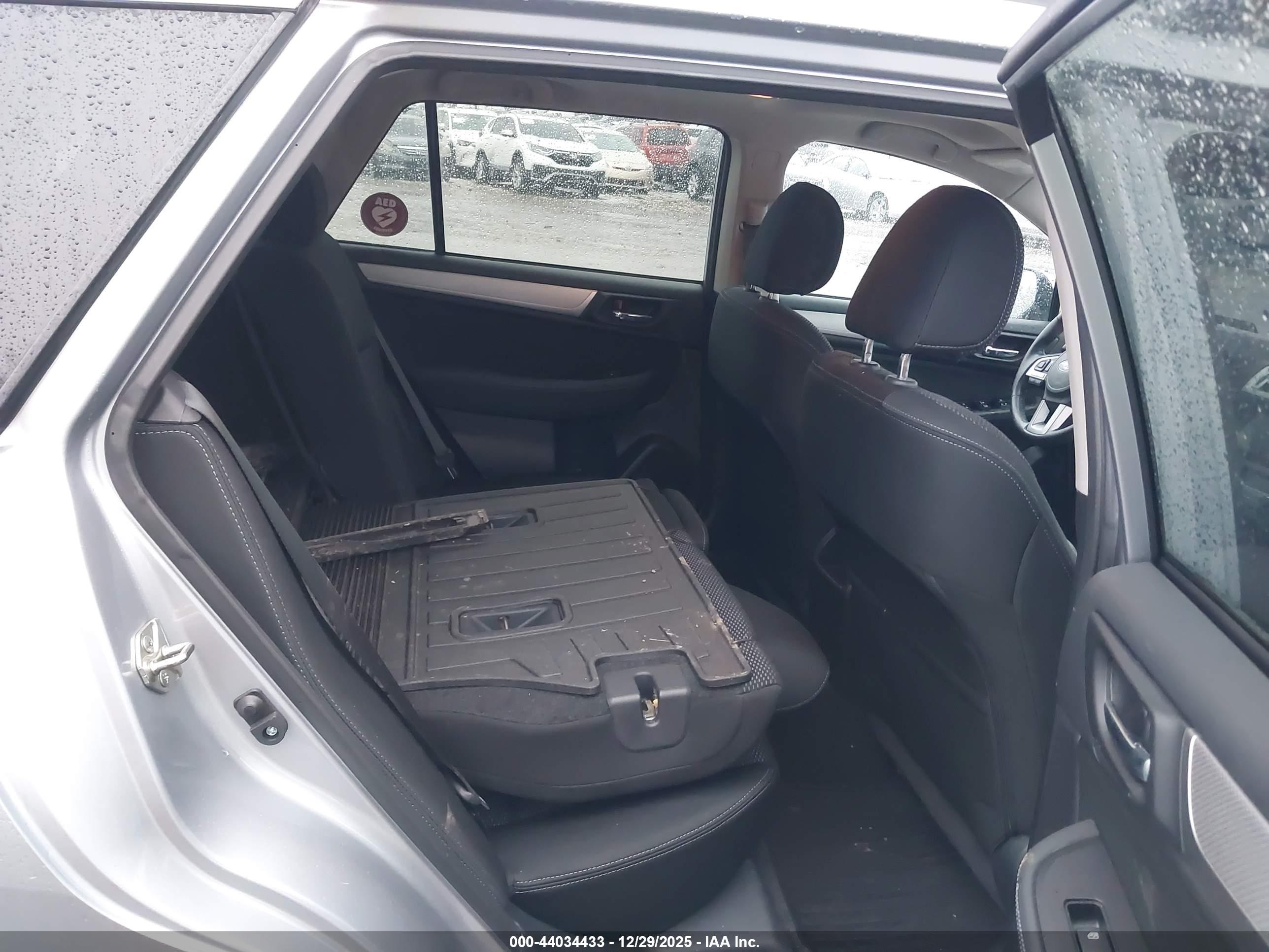 SUBARU OUTBACK image 8
