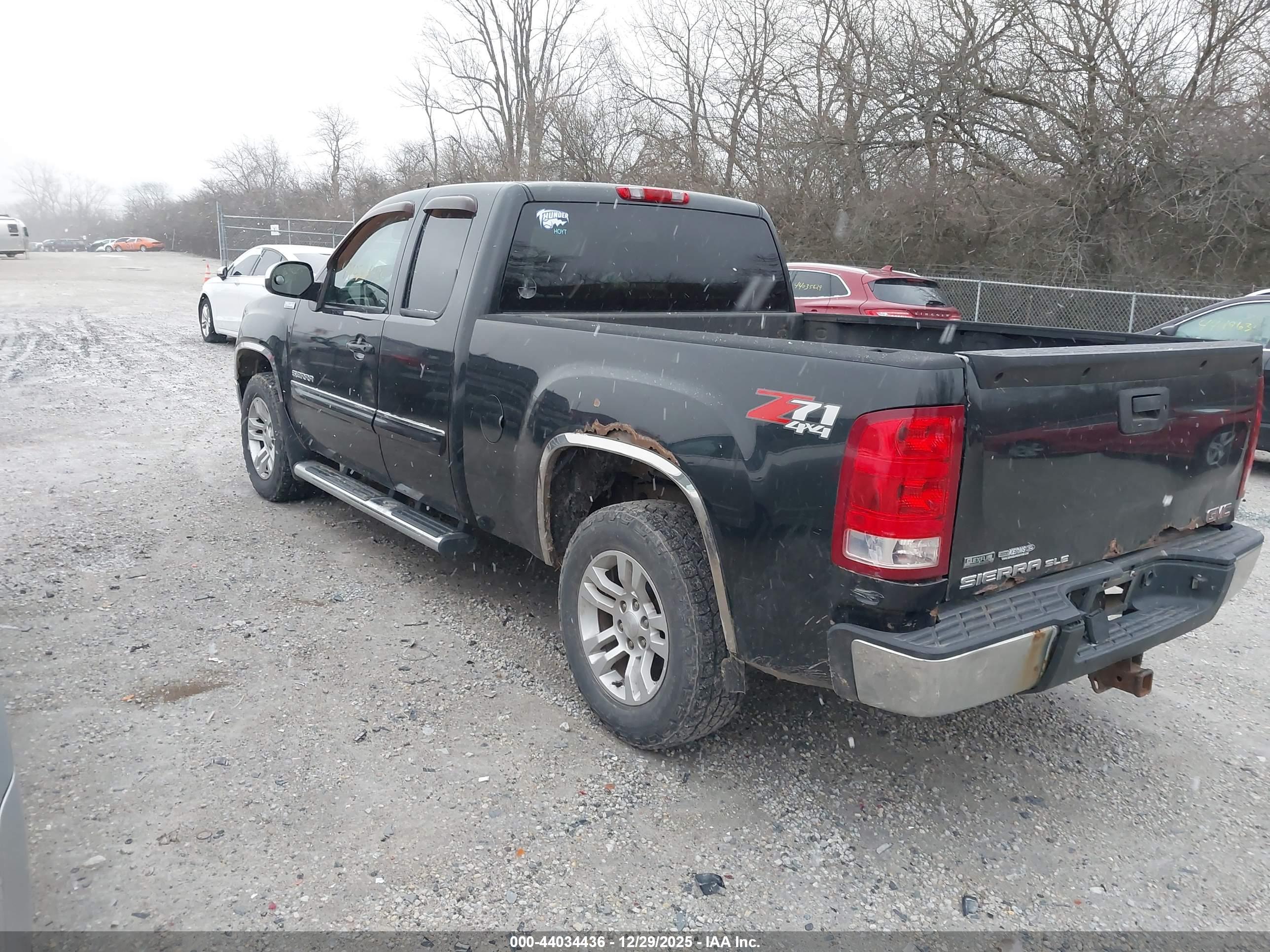 GMC SIERRA image 3