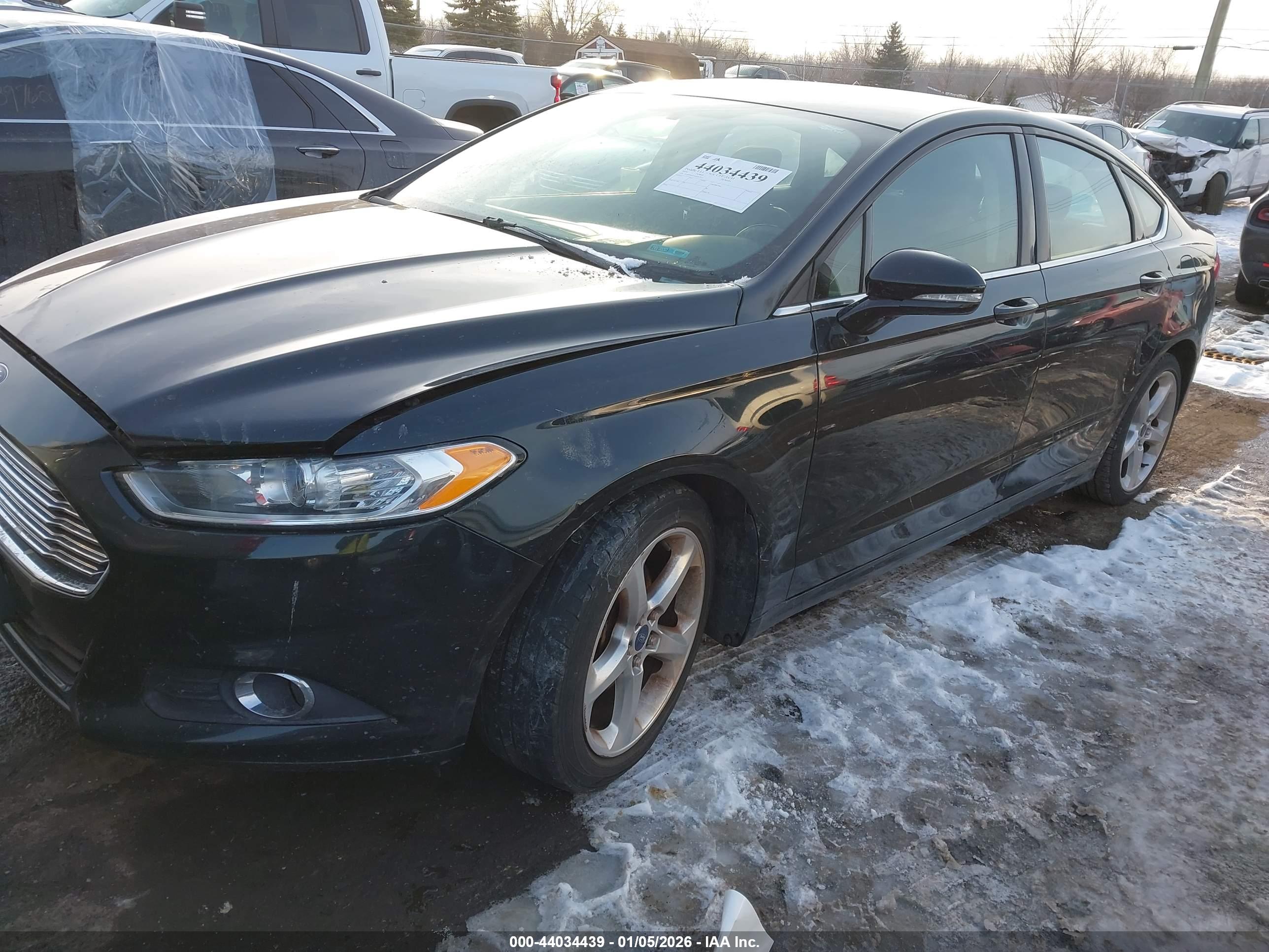 FORD FUSION image 2