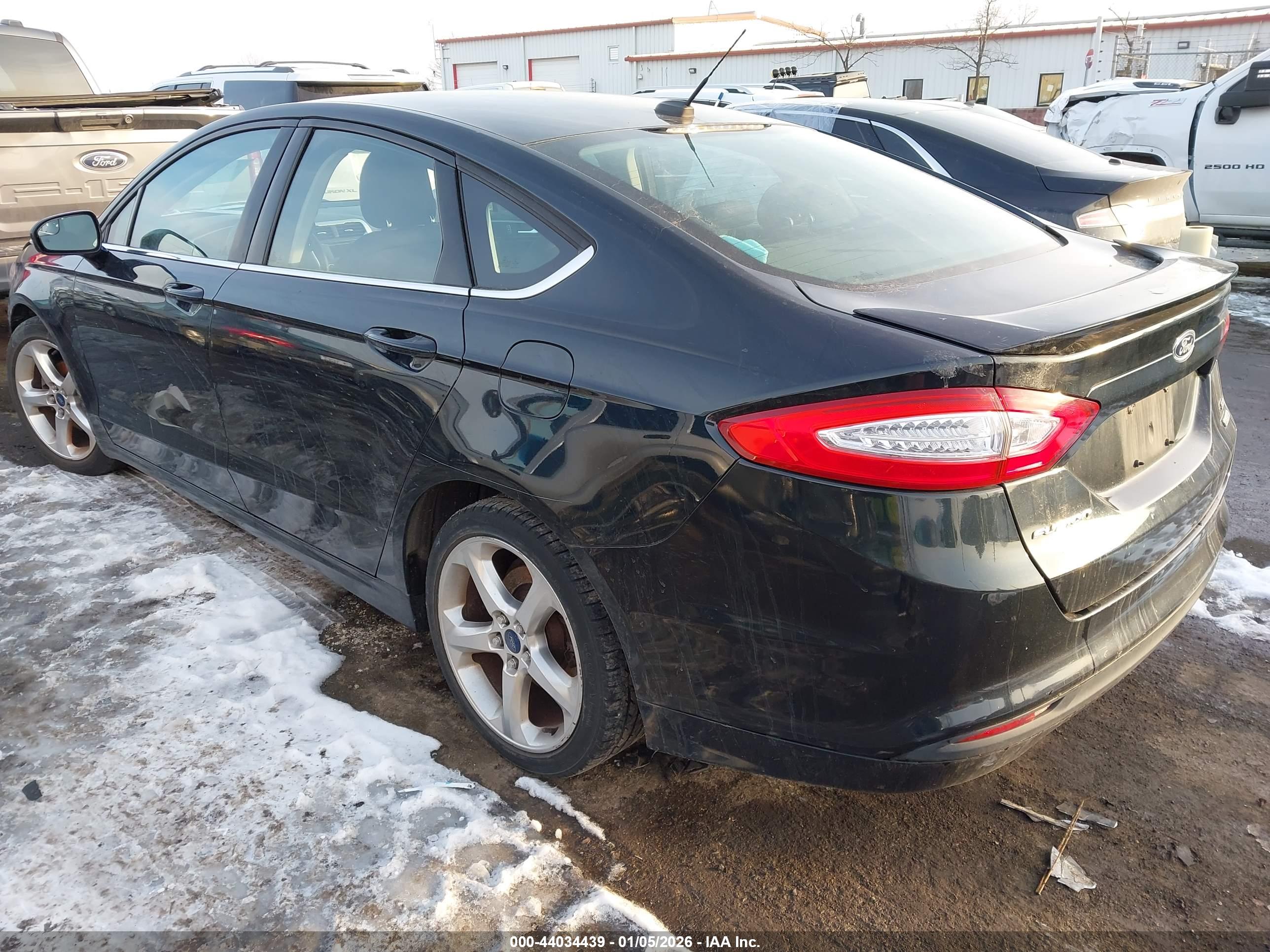 FORD FUSION image 3