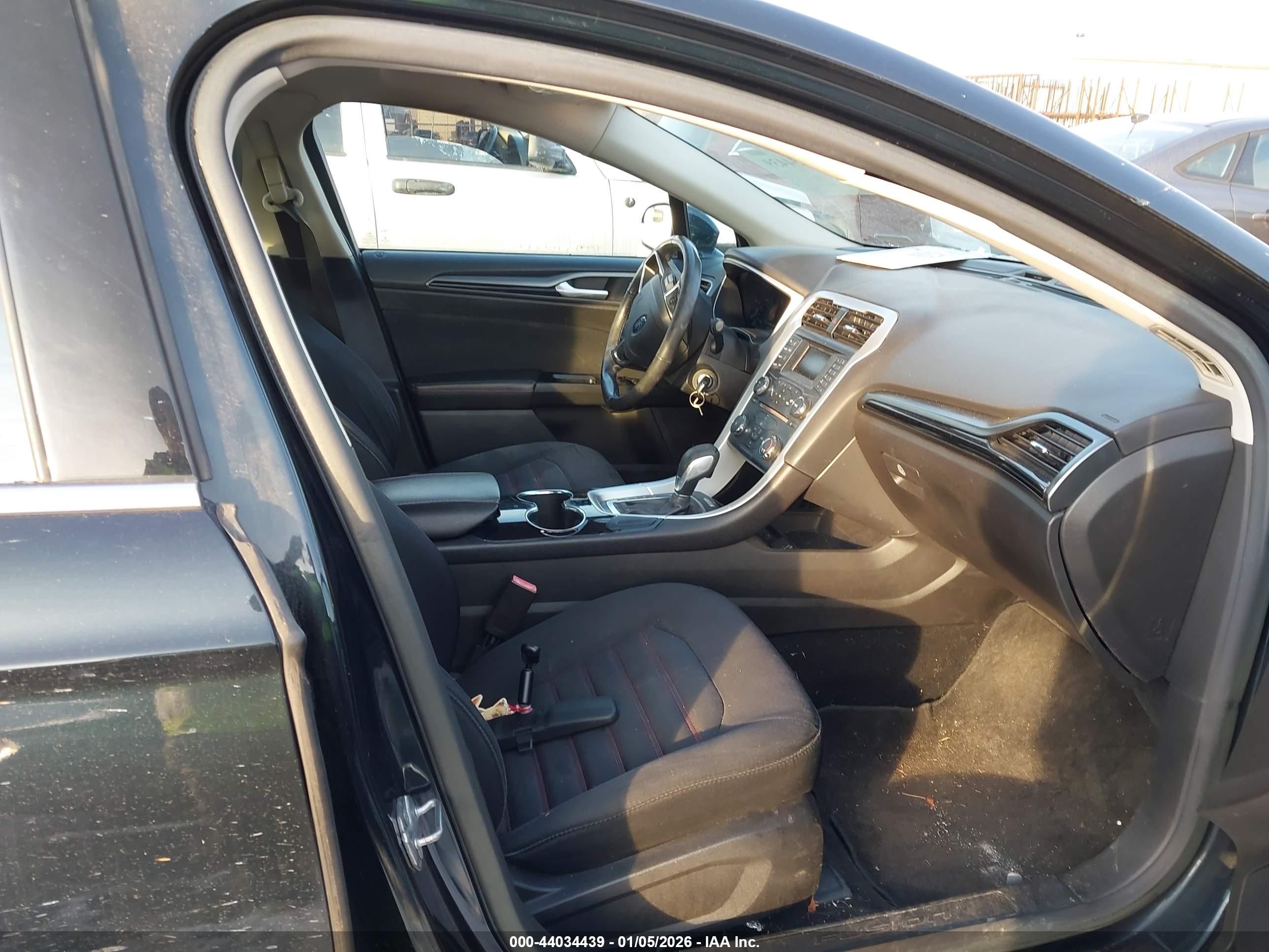 FORD FUSION image 5