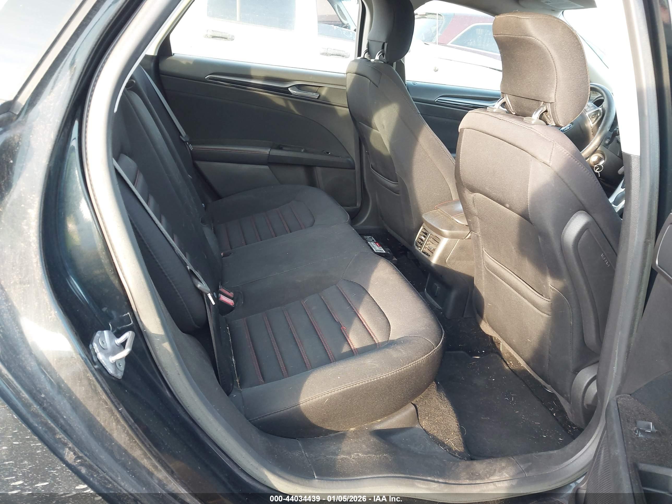 FORD FUSION image 8