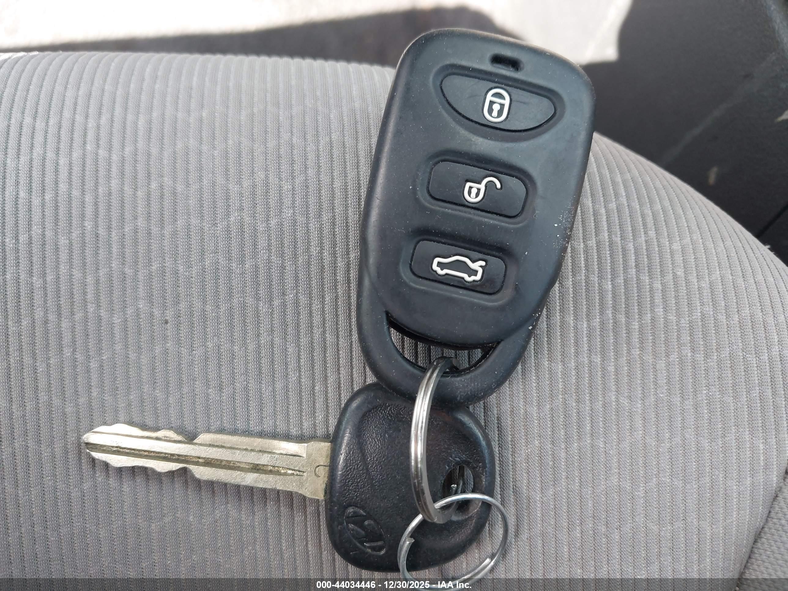 HYUNDAI ELANTRA image 11