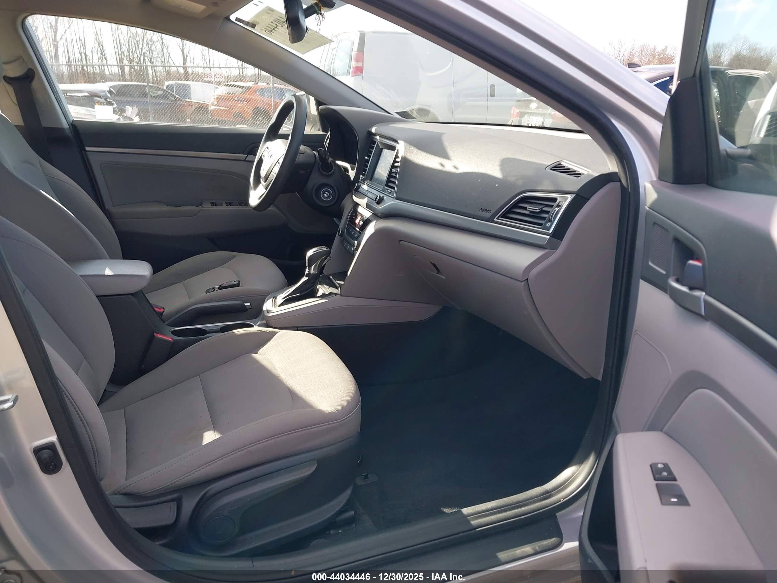 HYUNDAI ELANTRA image 5
