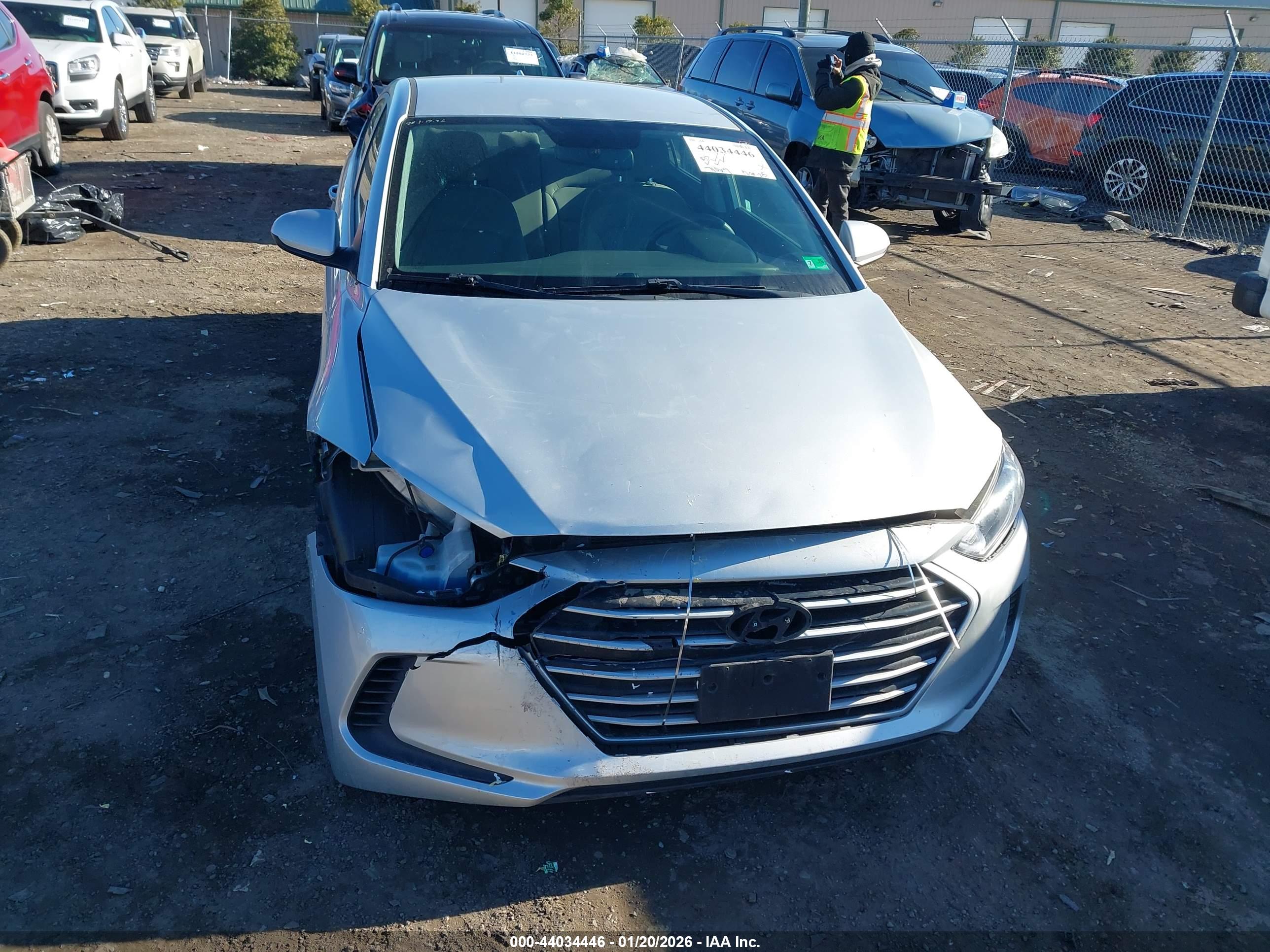 HYUNDAI ELANTRA image 6
