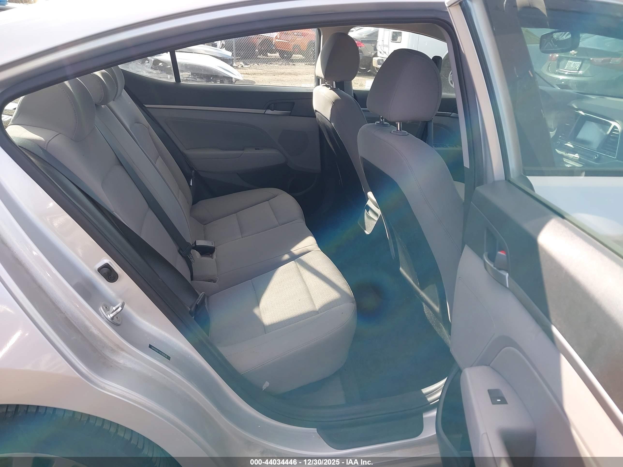 HYUNDAI ELANTRA image 8