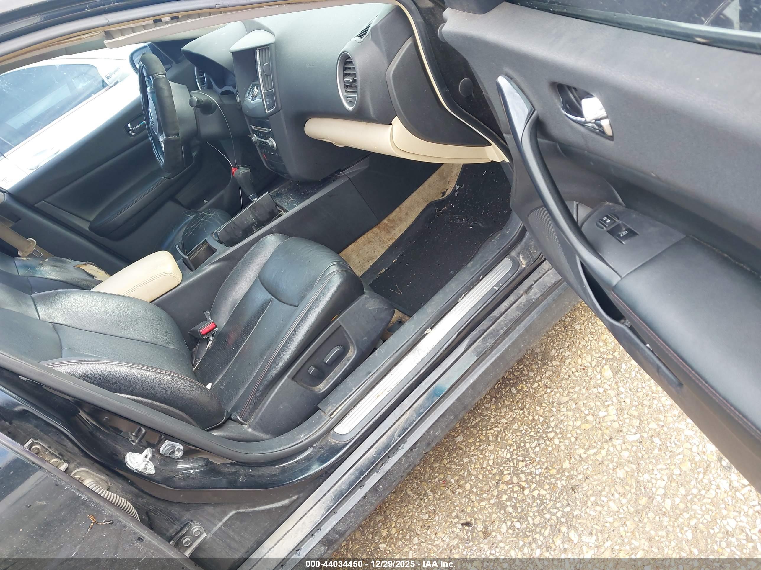 NISSAN MAXIMA image 5