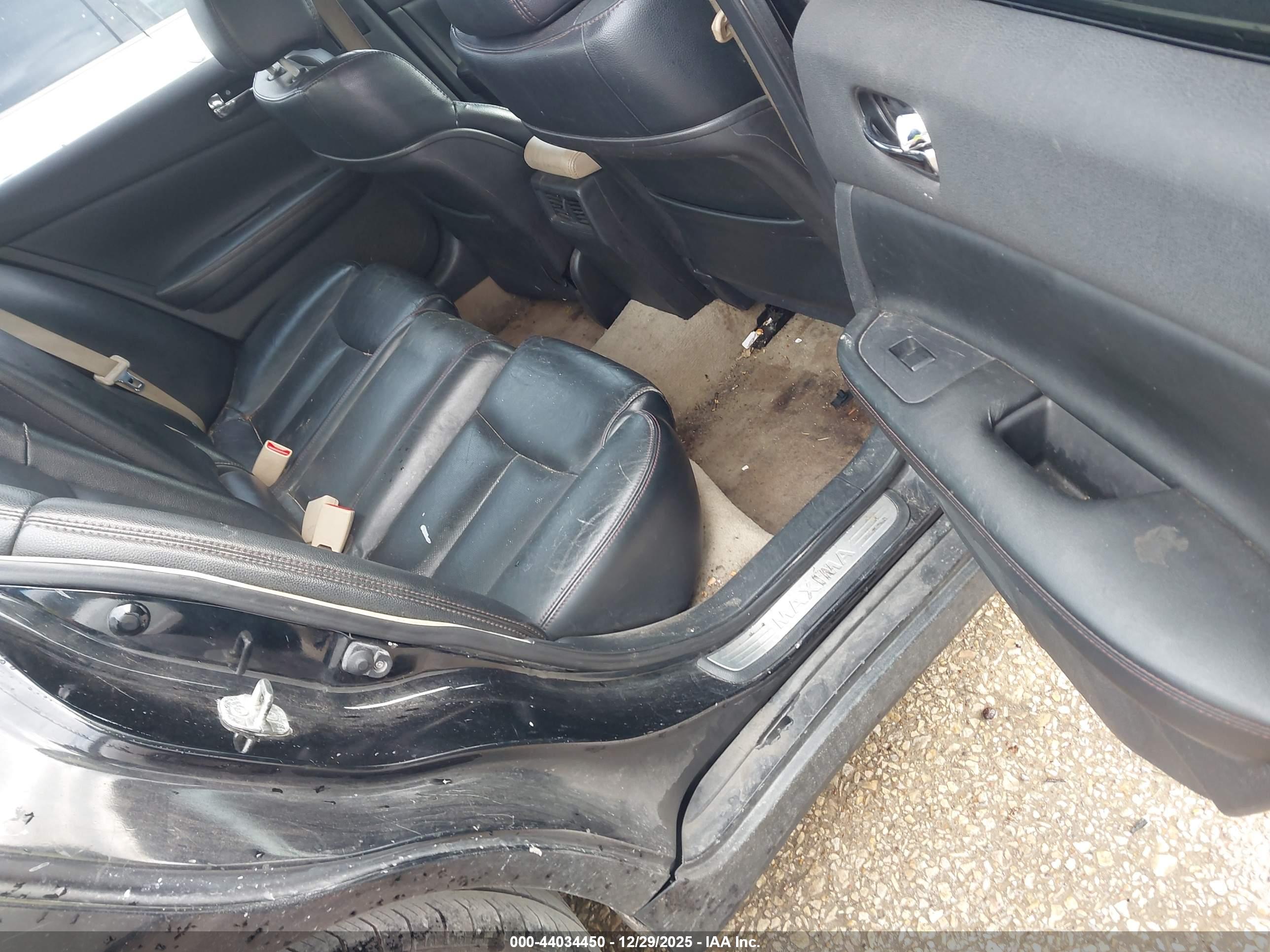 NISSAN MAXIMA image 8