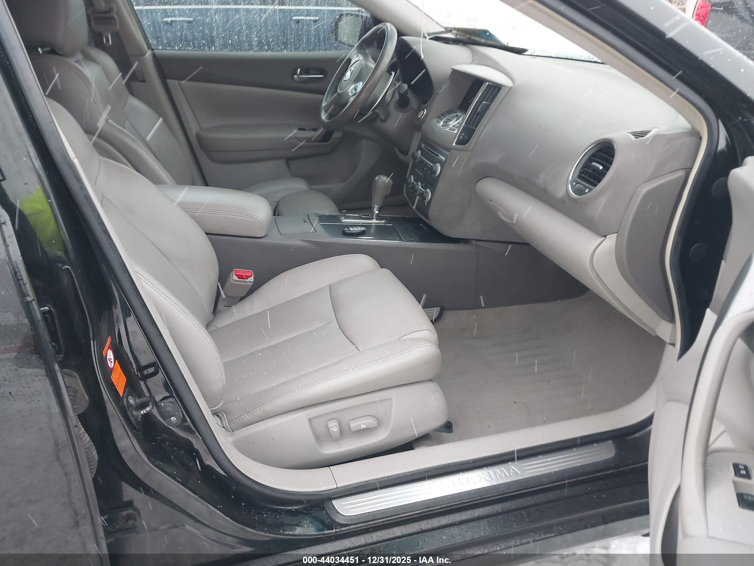 NISSAN MAXIMA image 5
