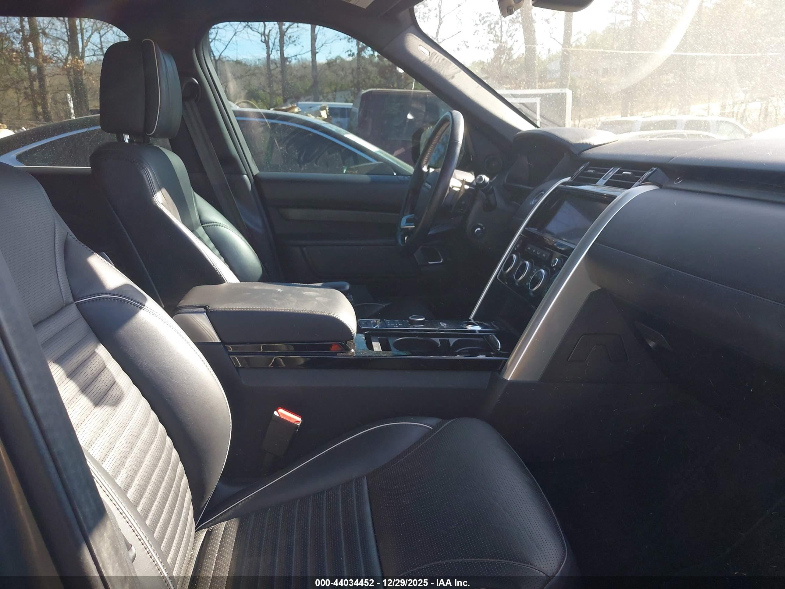 LAND ROVER image 5