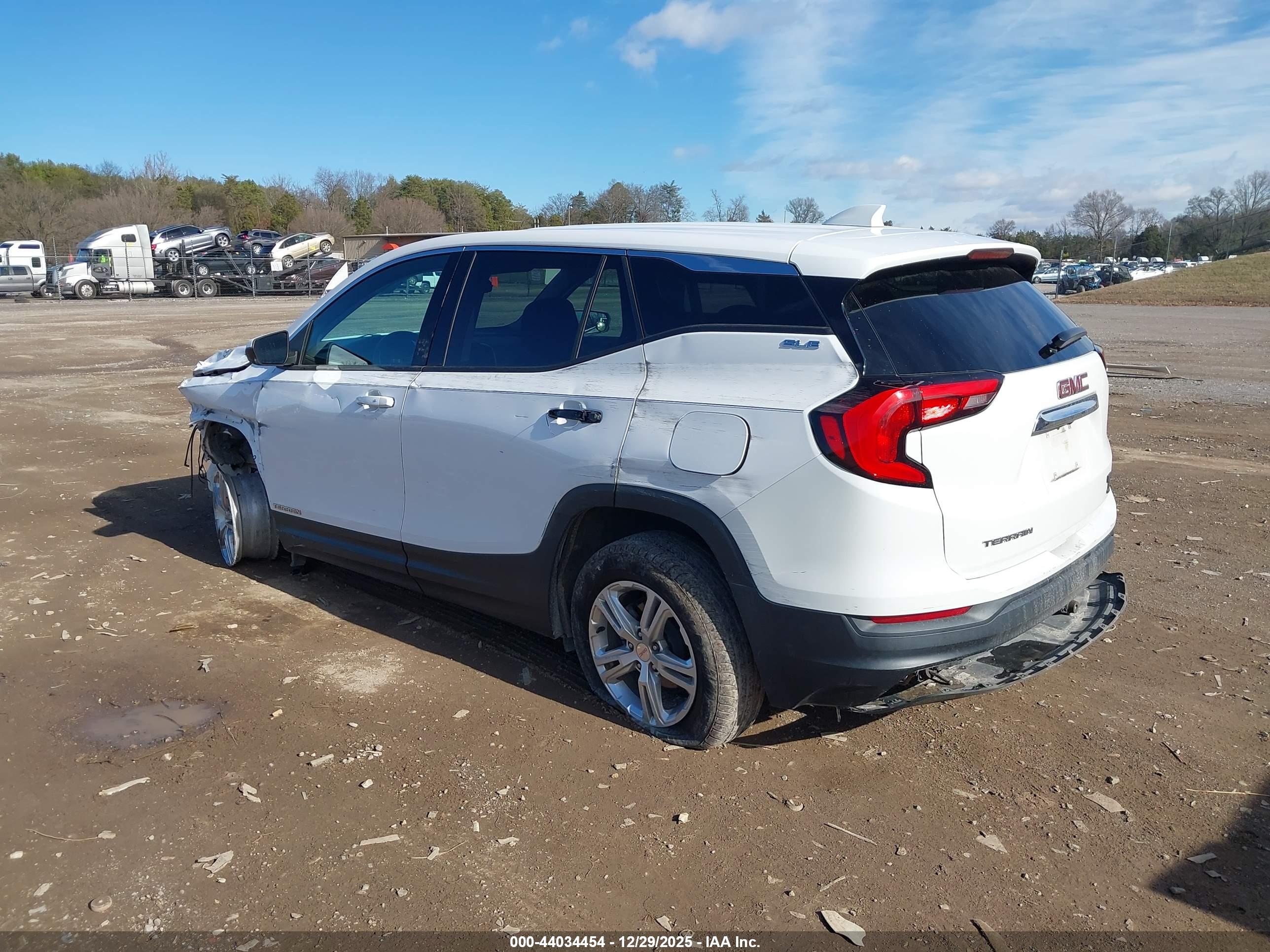 GMC TERRAIN image 3