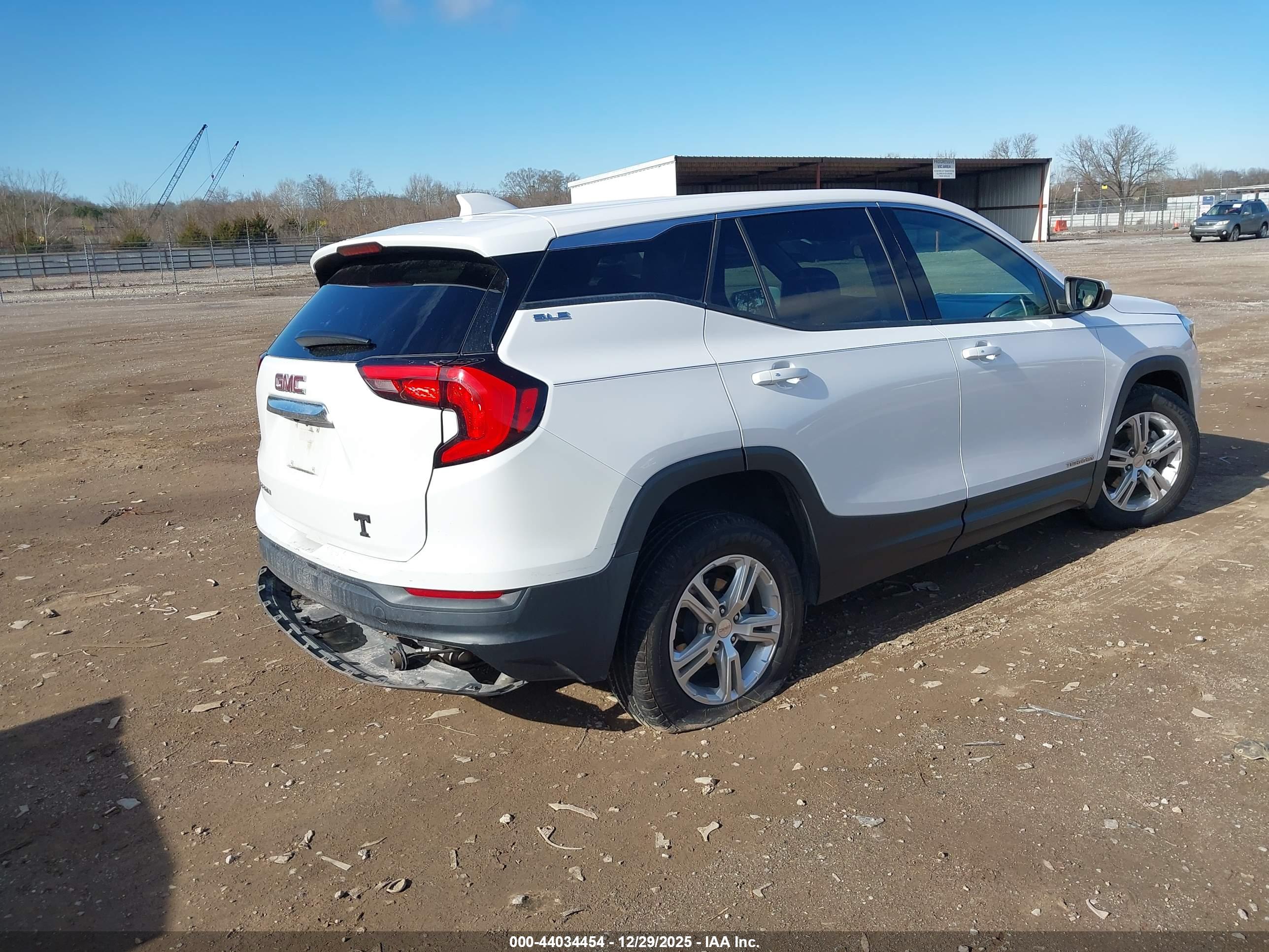 GMC TERRAIN image 4
