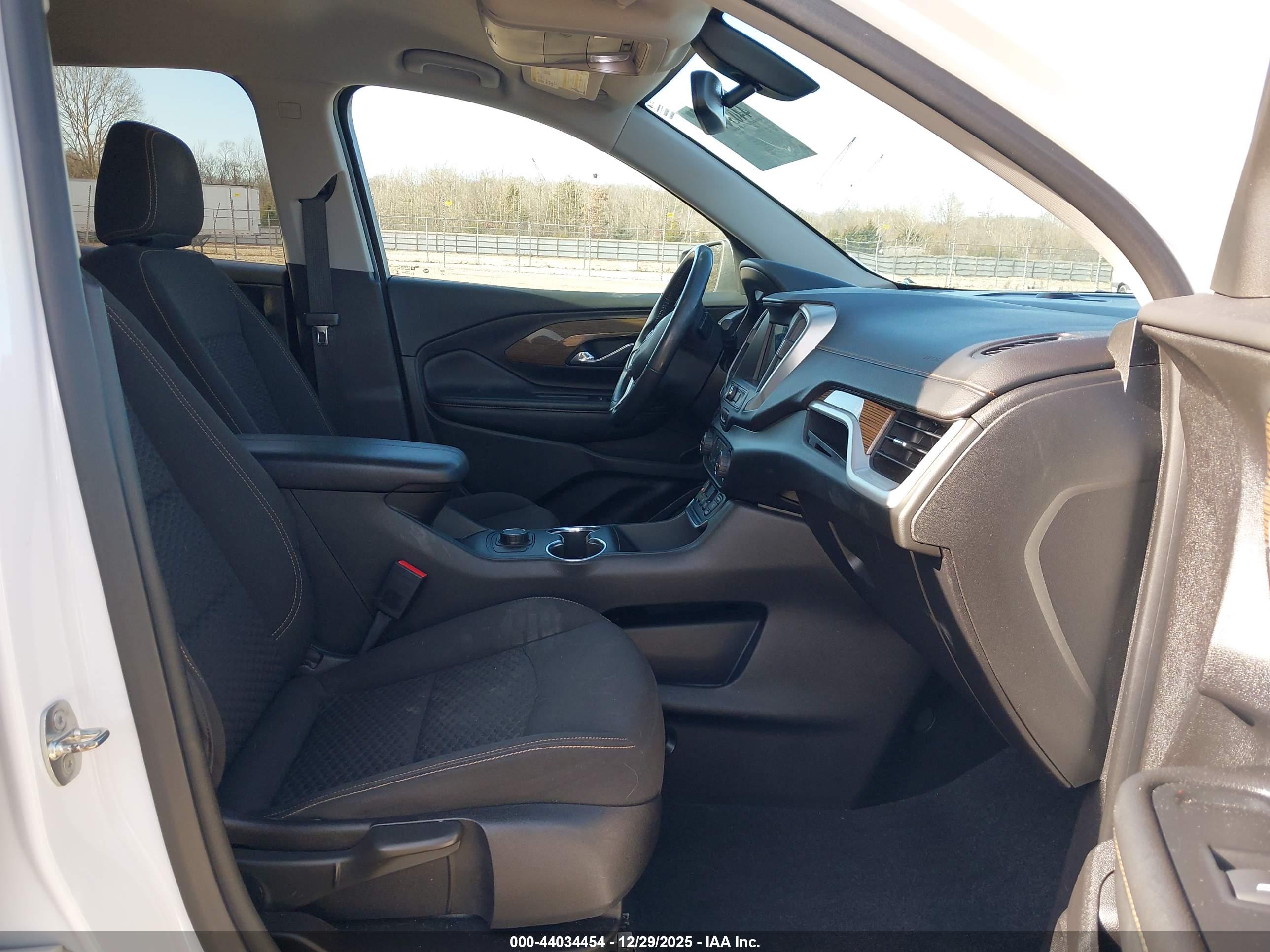 GMC TERRAIN image 5