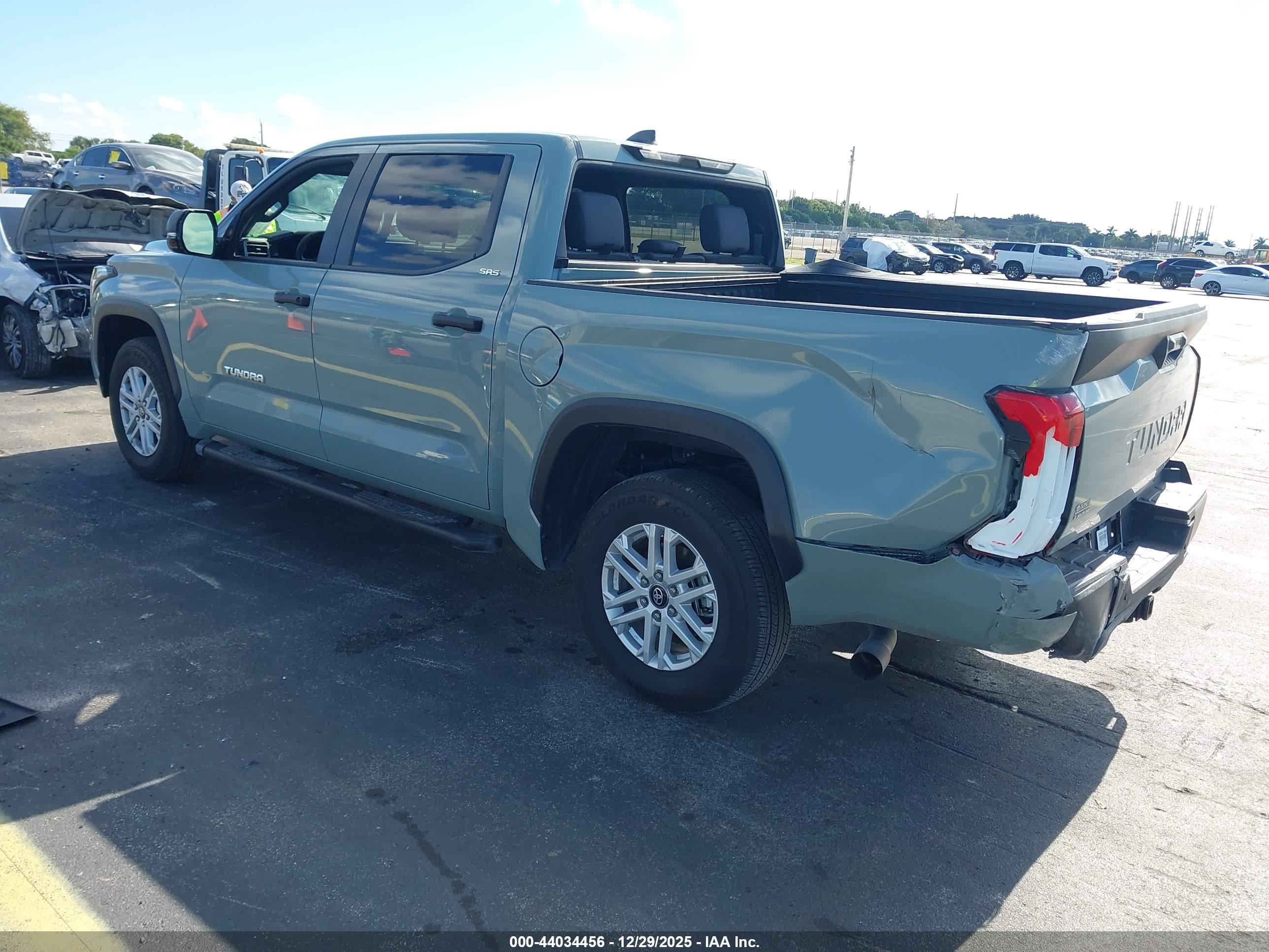 TOYOTA TUNDRA image 3