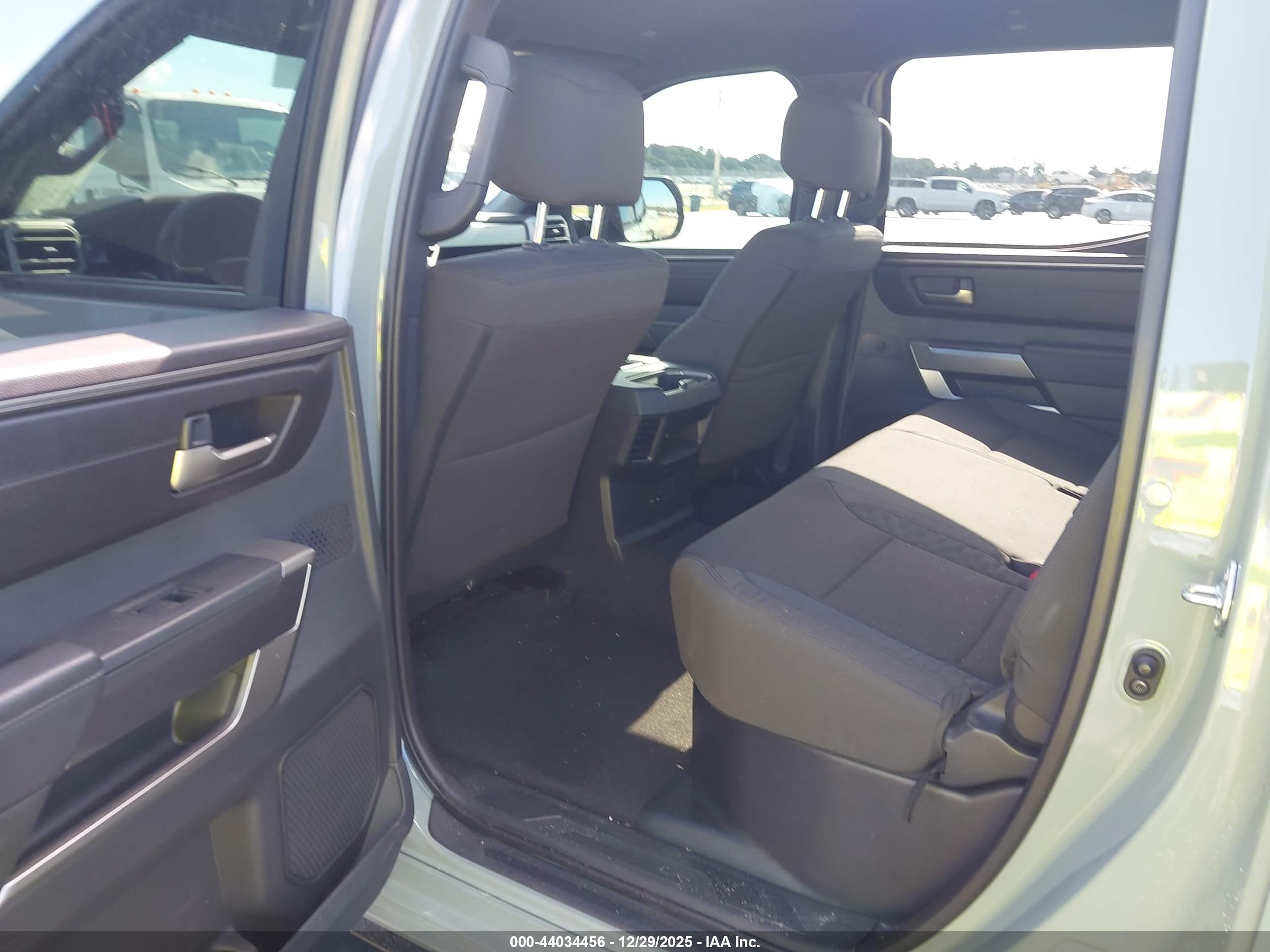 TOYOTA TUNDRA image 8