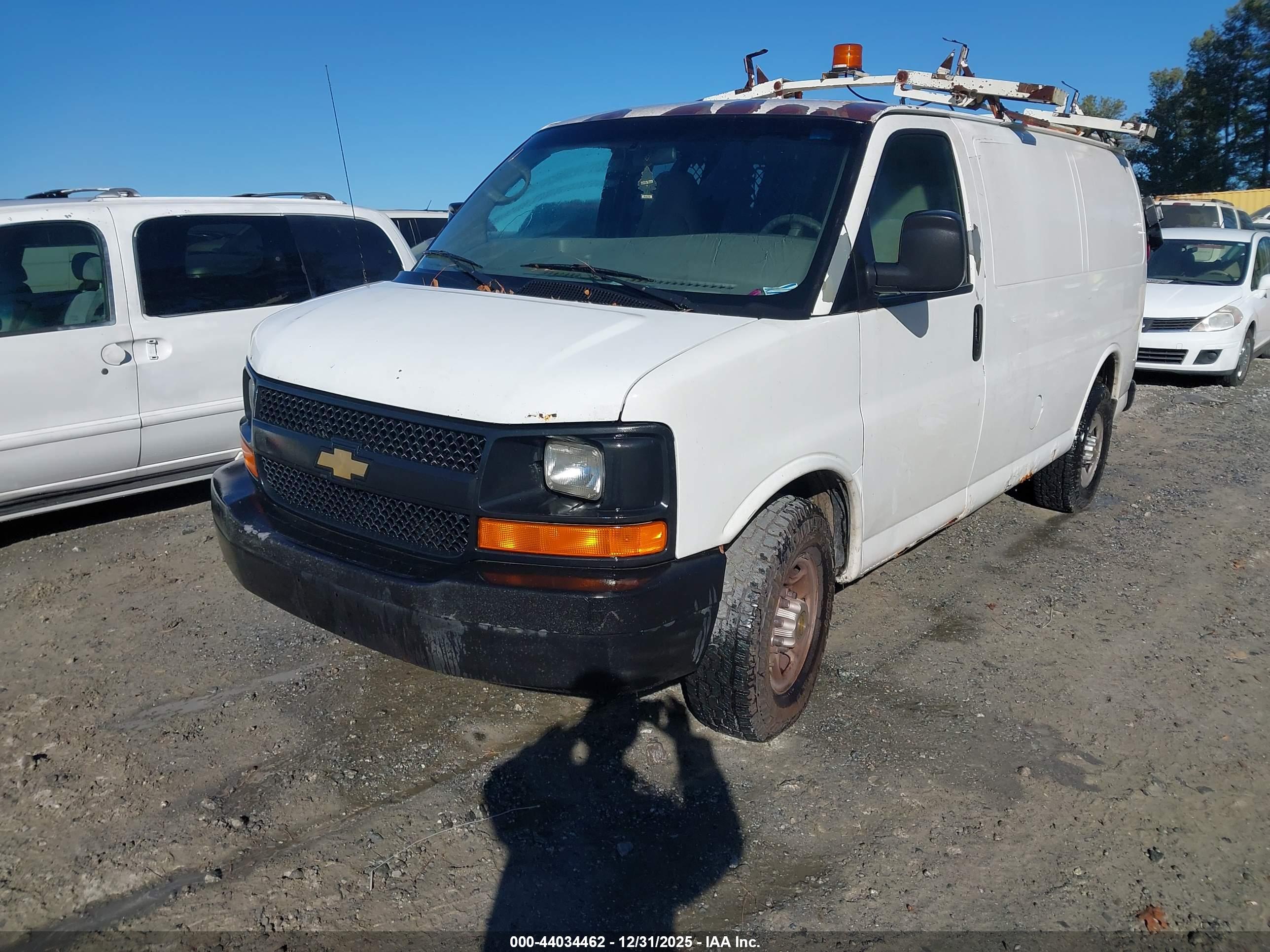 CHEVROLET EXPRESS image 2