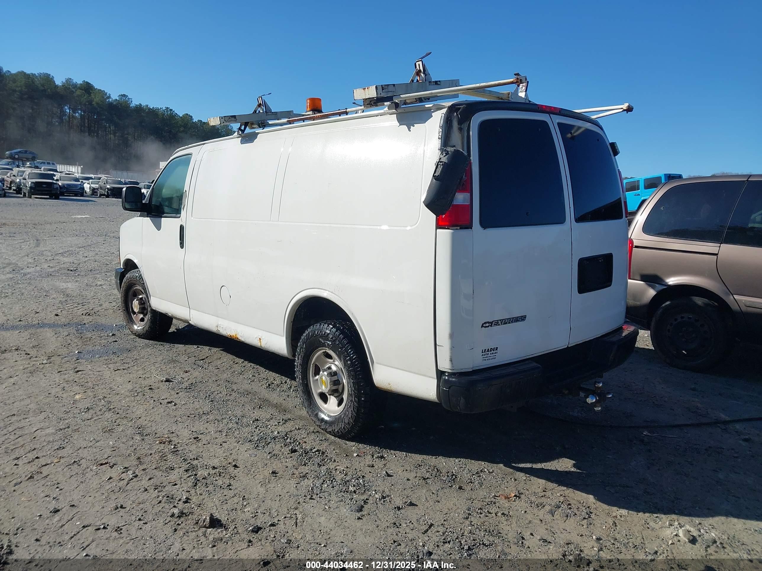CHEVROLET EXPRESS image 3
