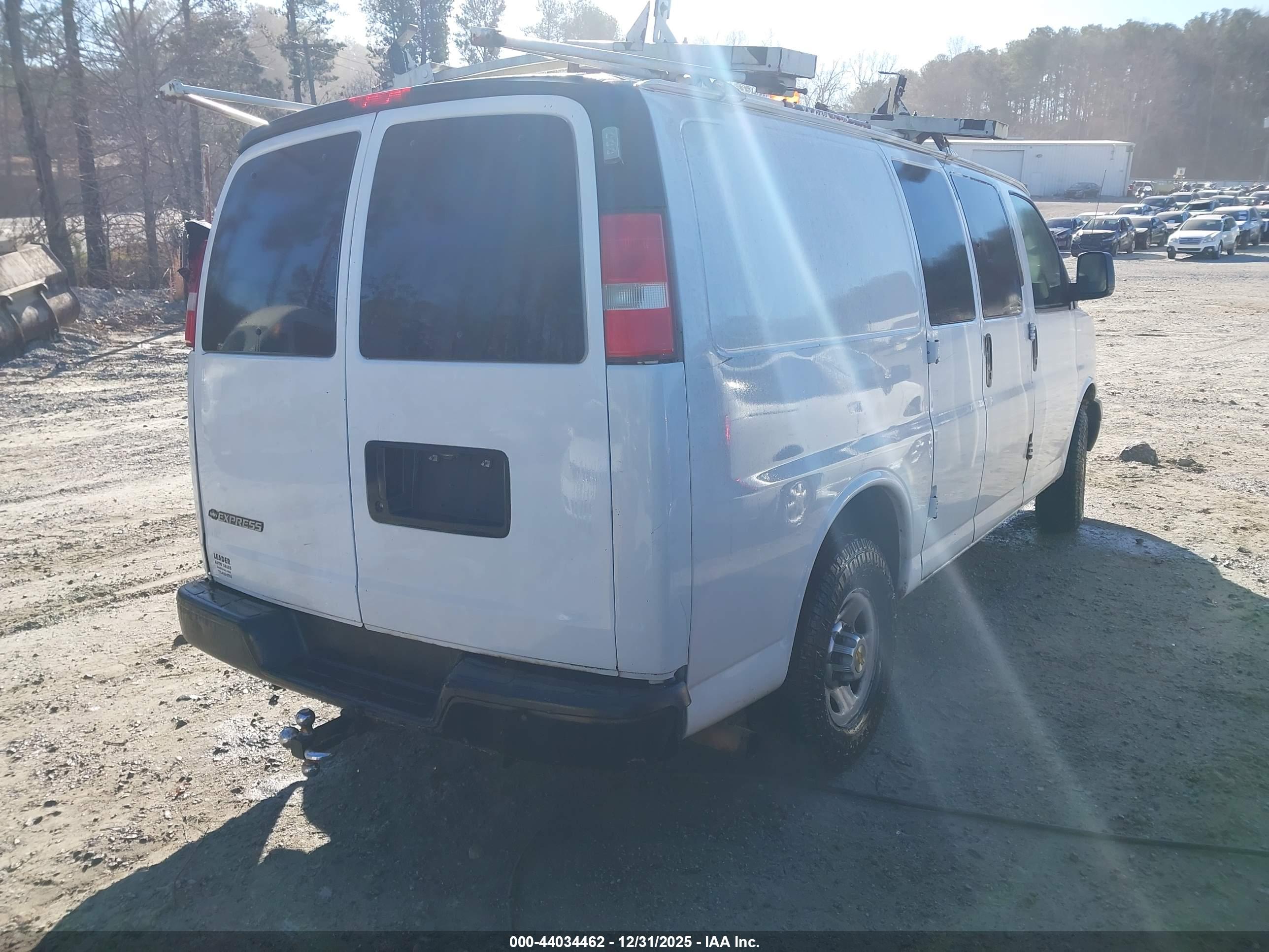CHEVROLET EXPRESS image 4