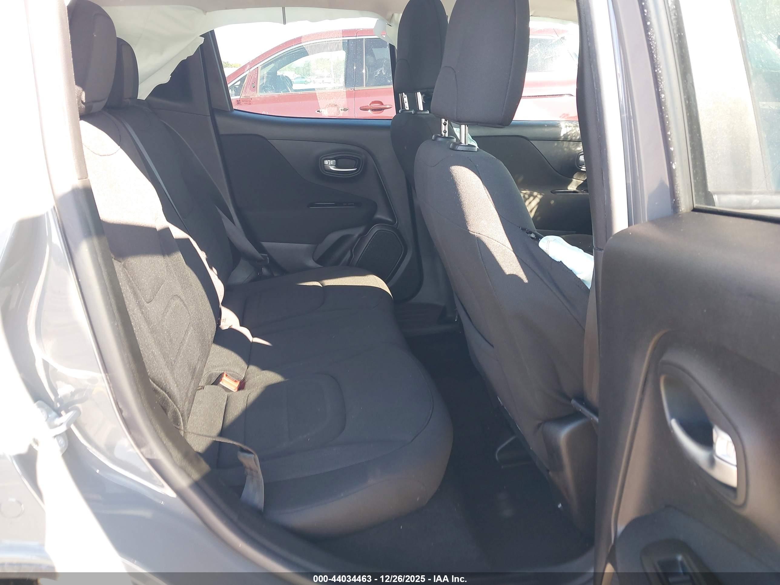 JEEP RENEGADE image 8