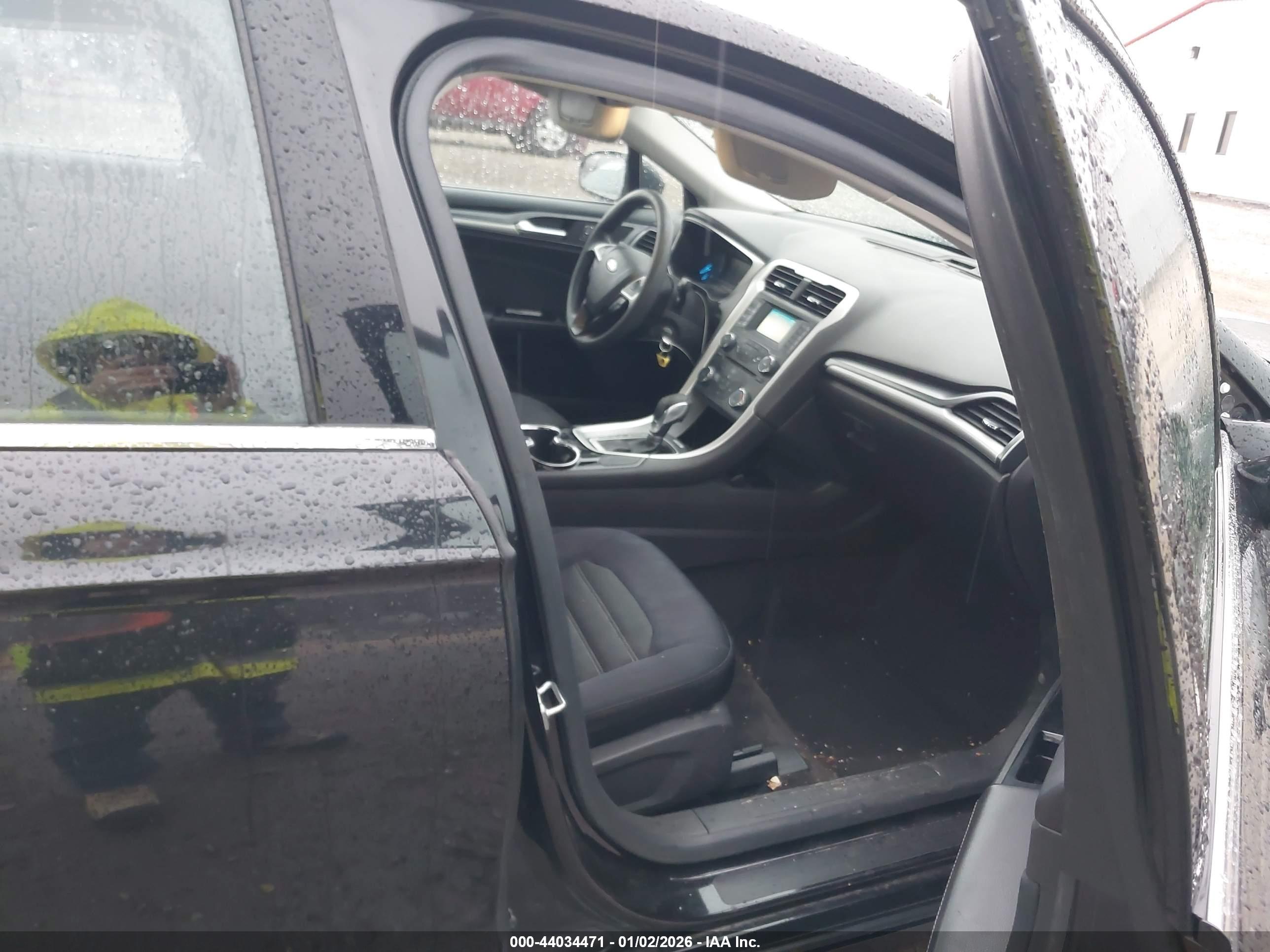 FORD FUSION image 5