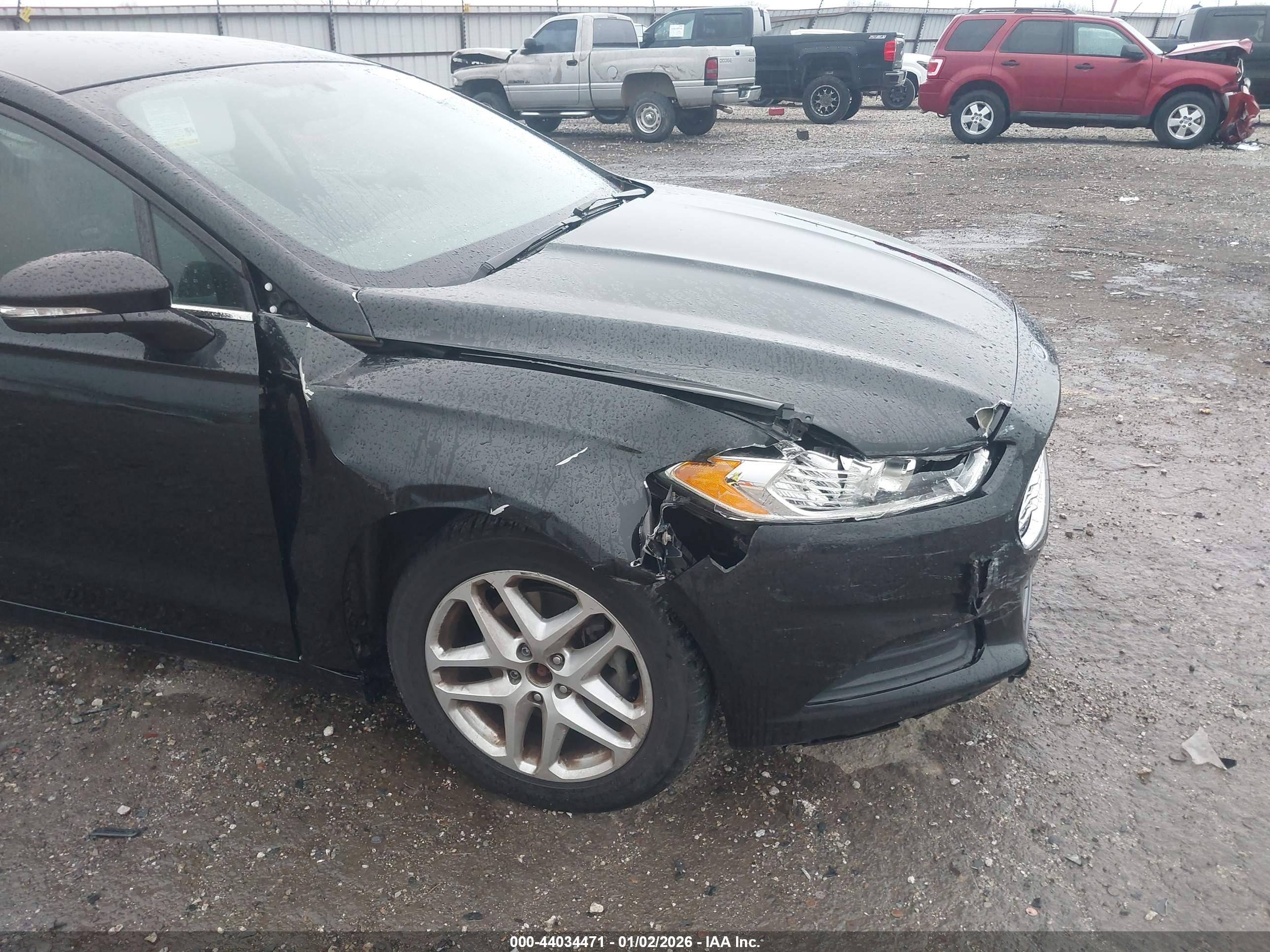 FORD FUSION image 6
