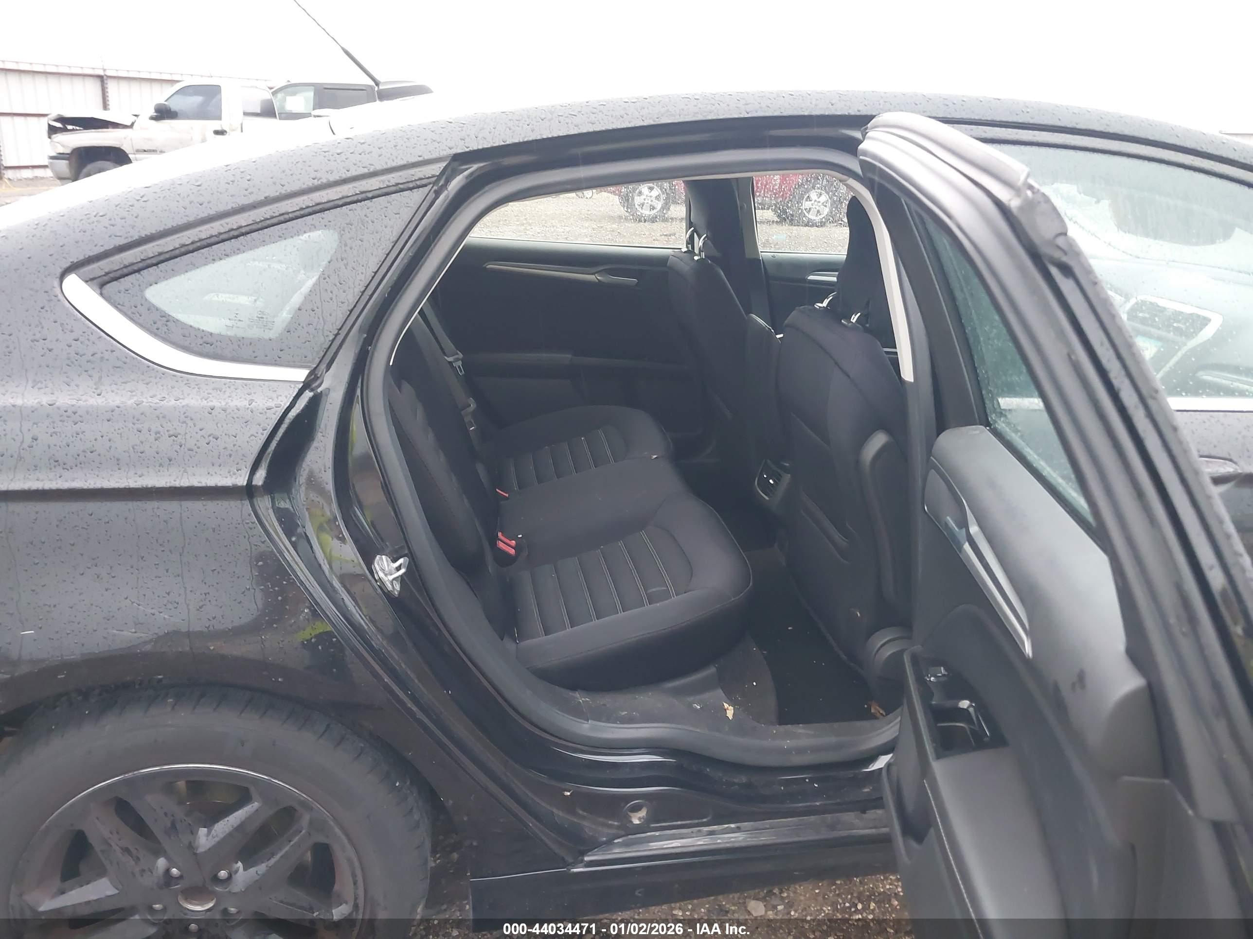 FORD FUSION image 8