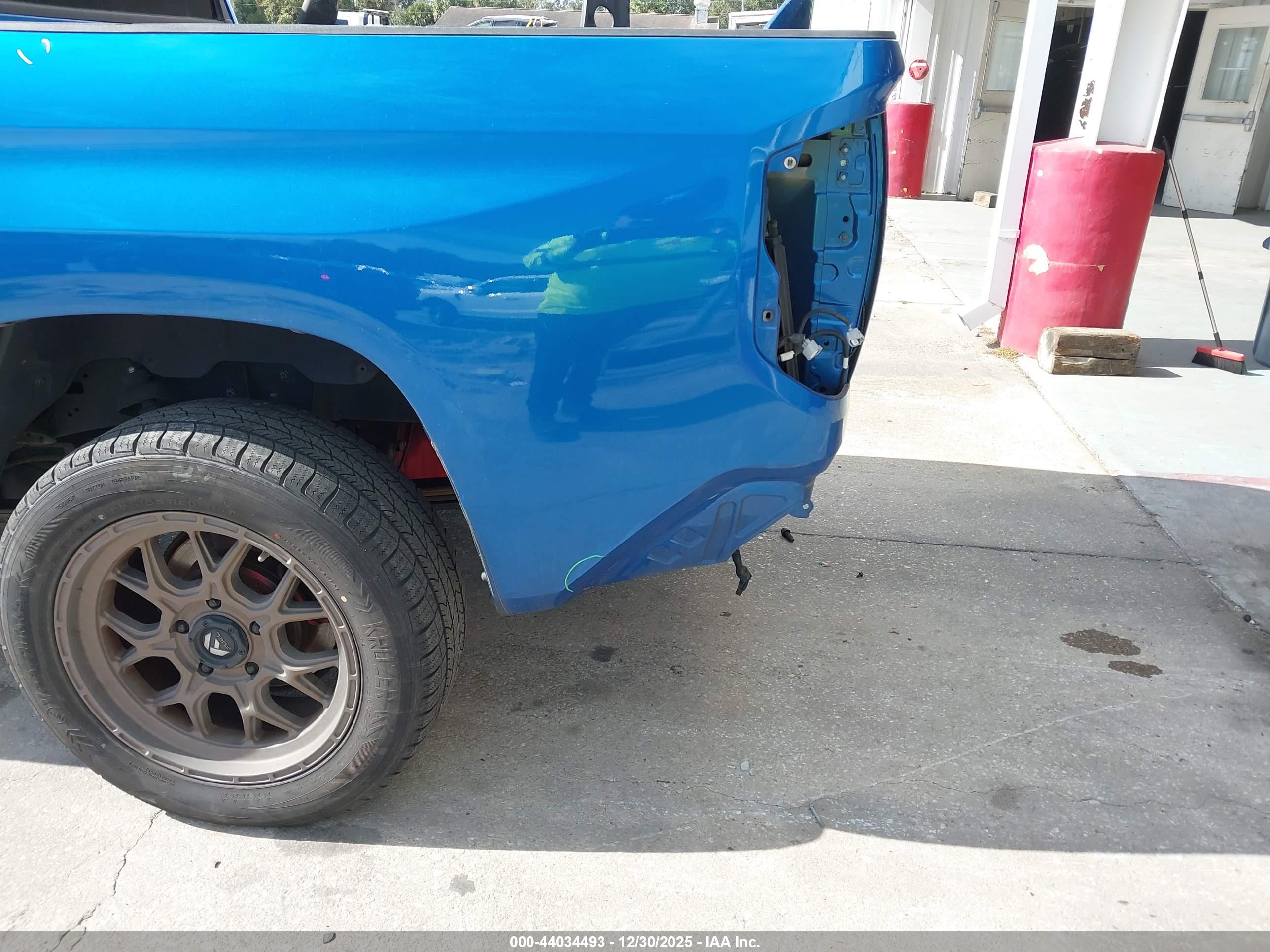TOYOTA TUNDRA image 6