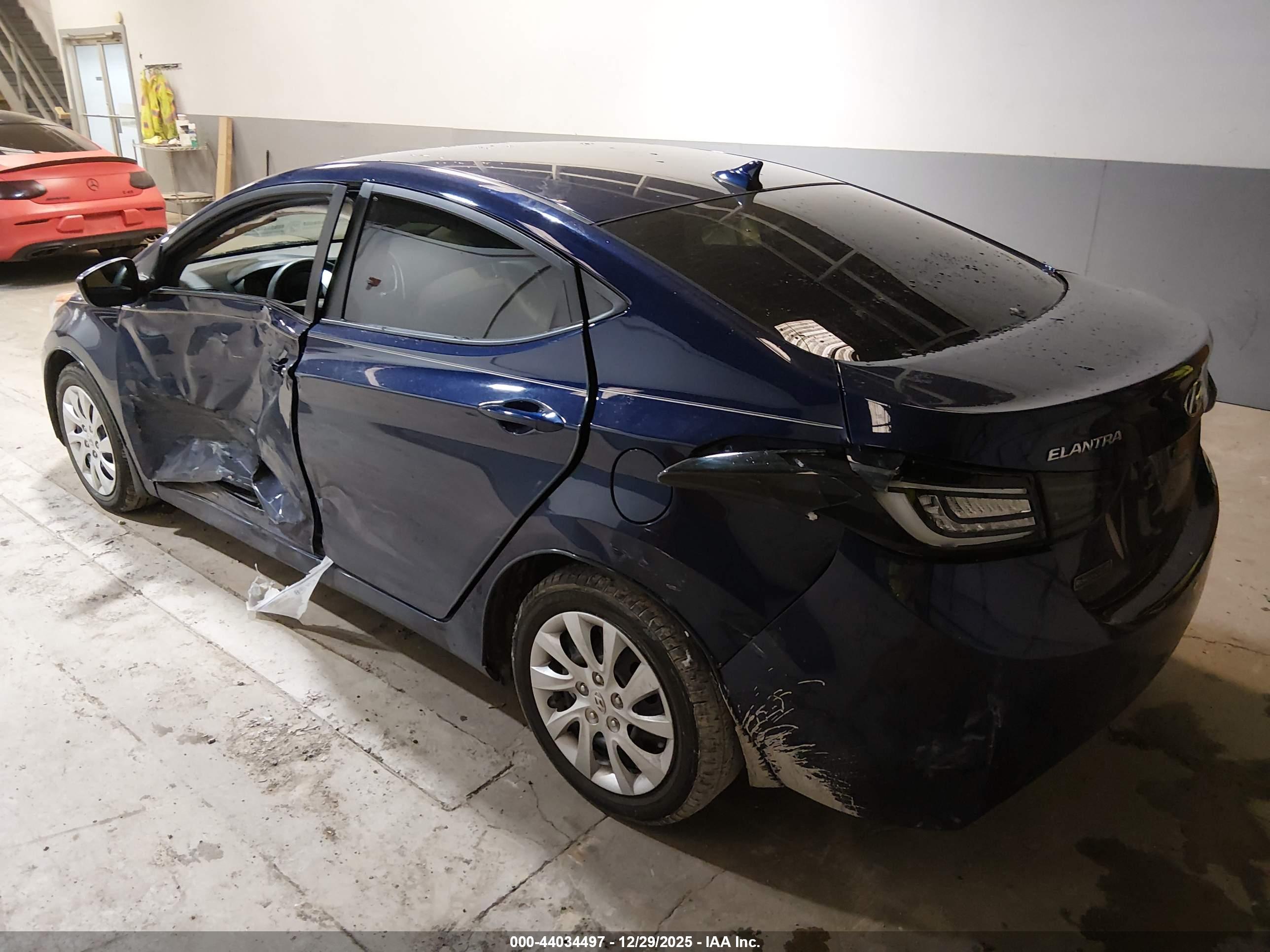 HYUNDAI ELANTRA image 3