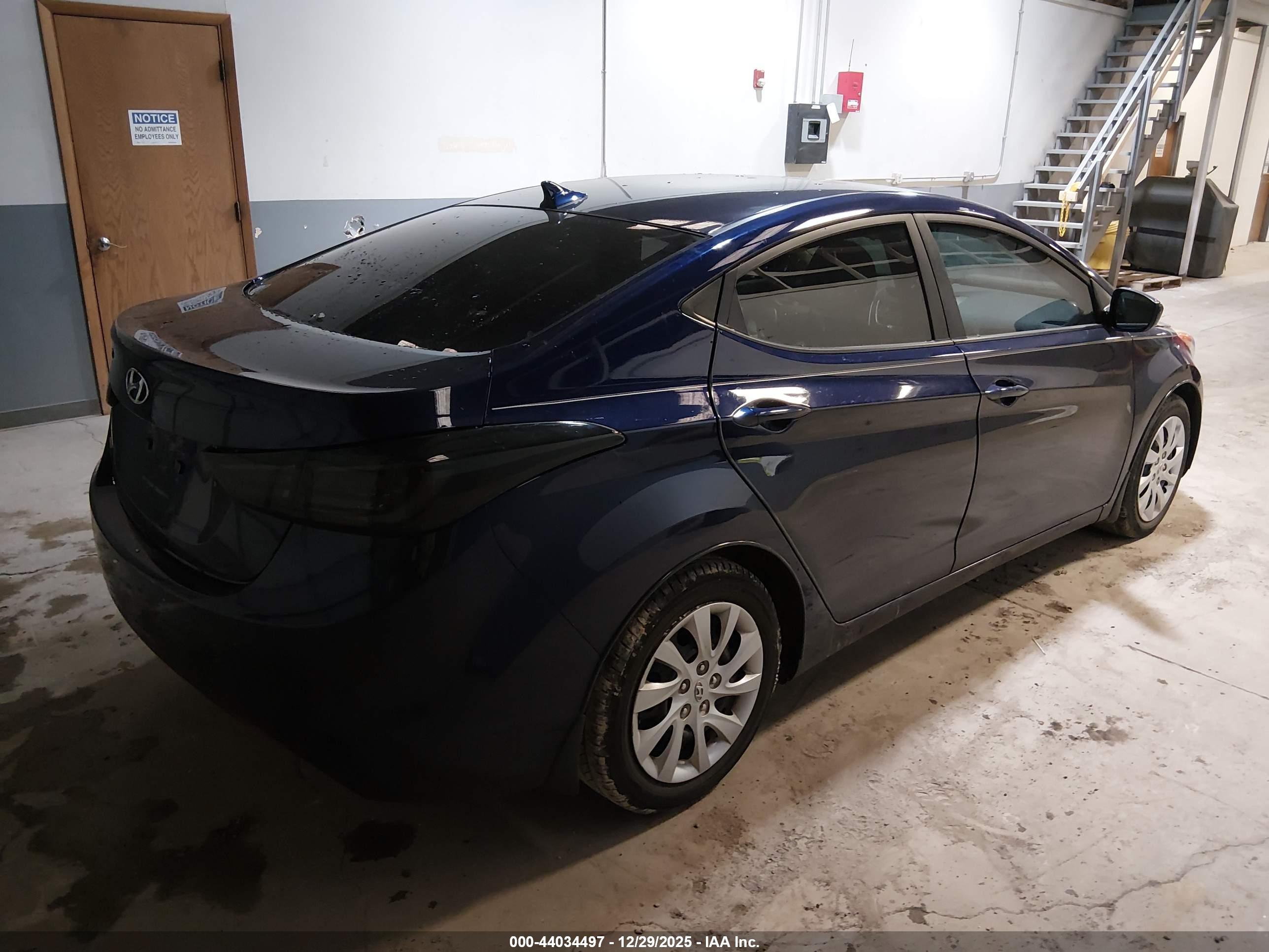HYUNDAI ELANTRA image 4