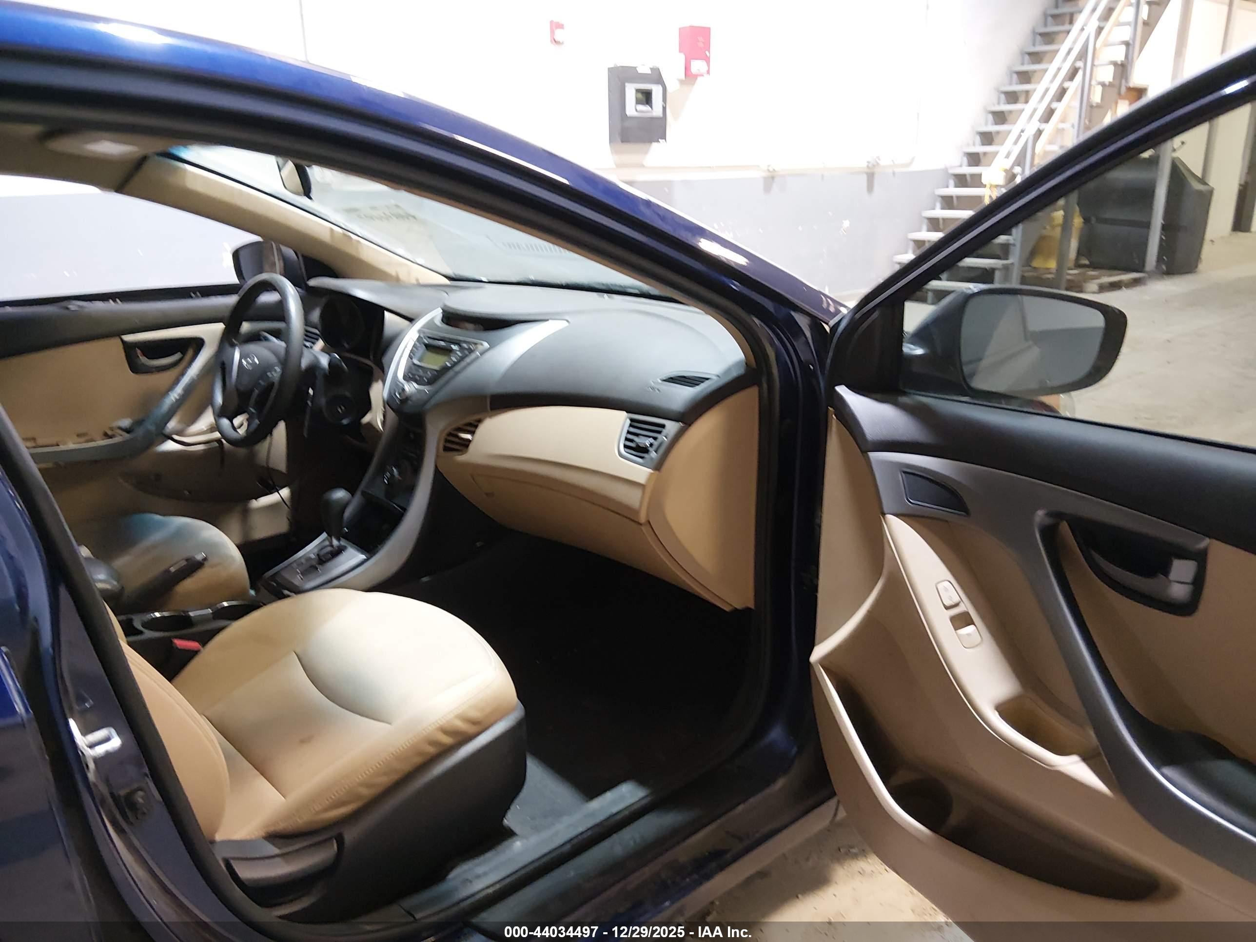 HYUNDAI ELANTRA image 5