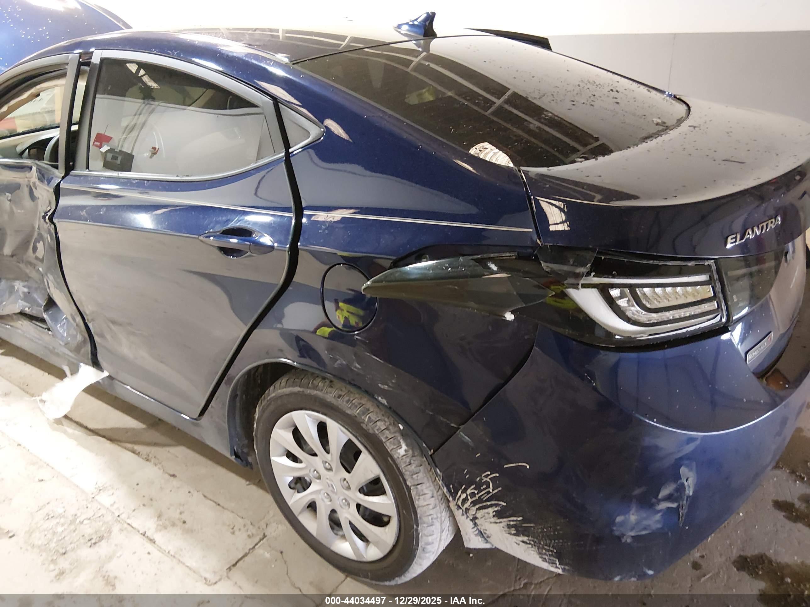 HYUNDAI ELANTRA image 6
