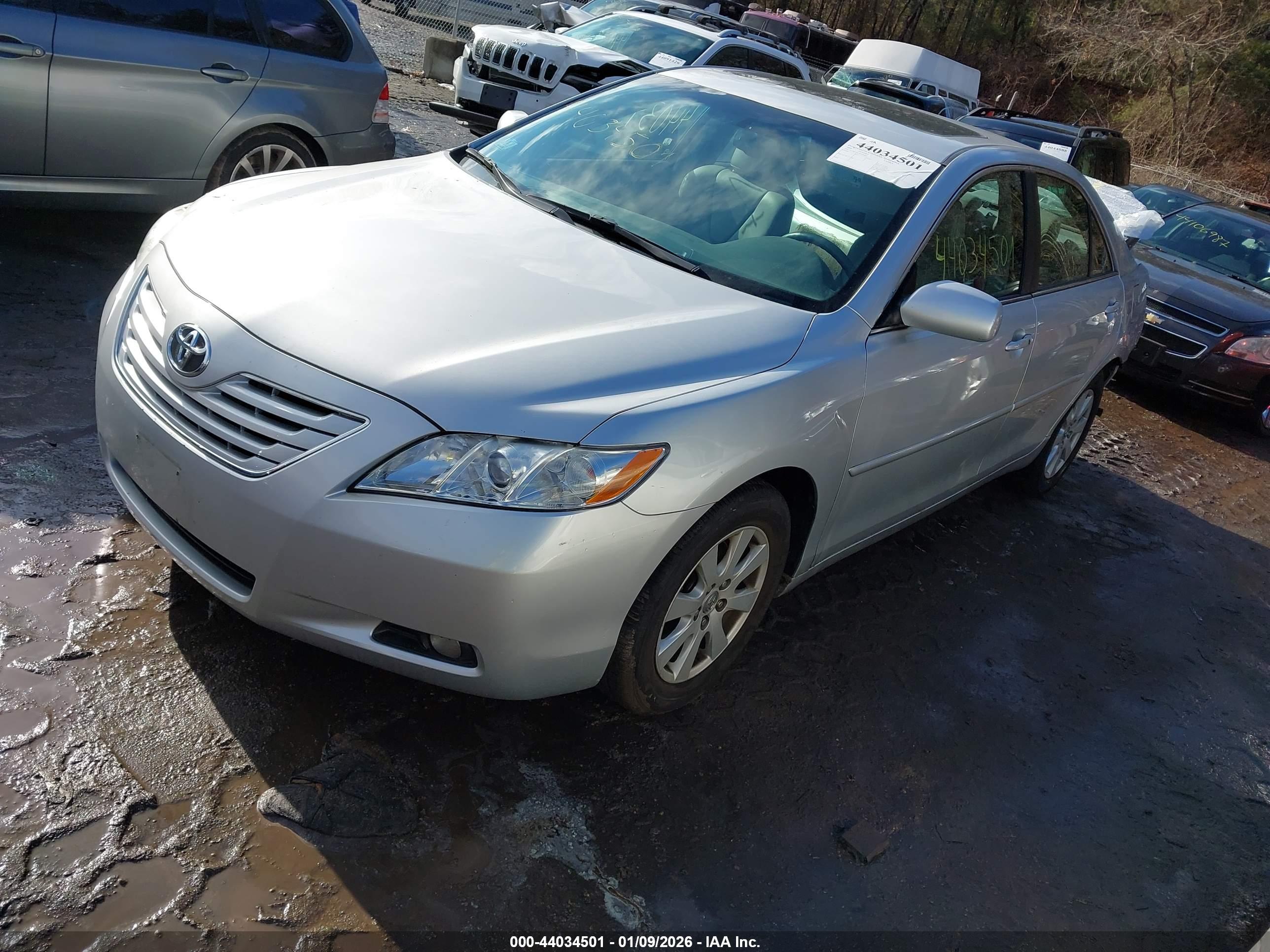 TOYOTA CAMRY image 2