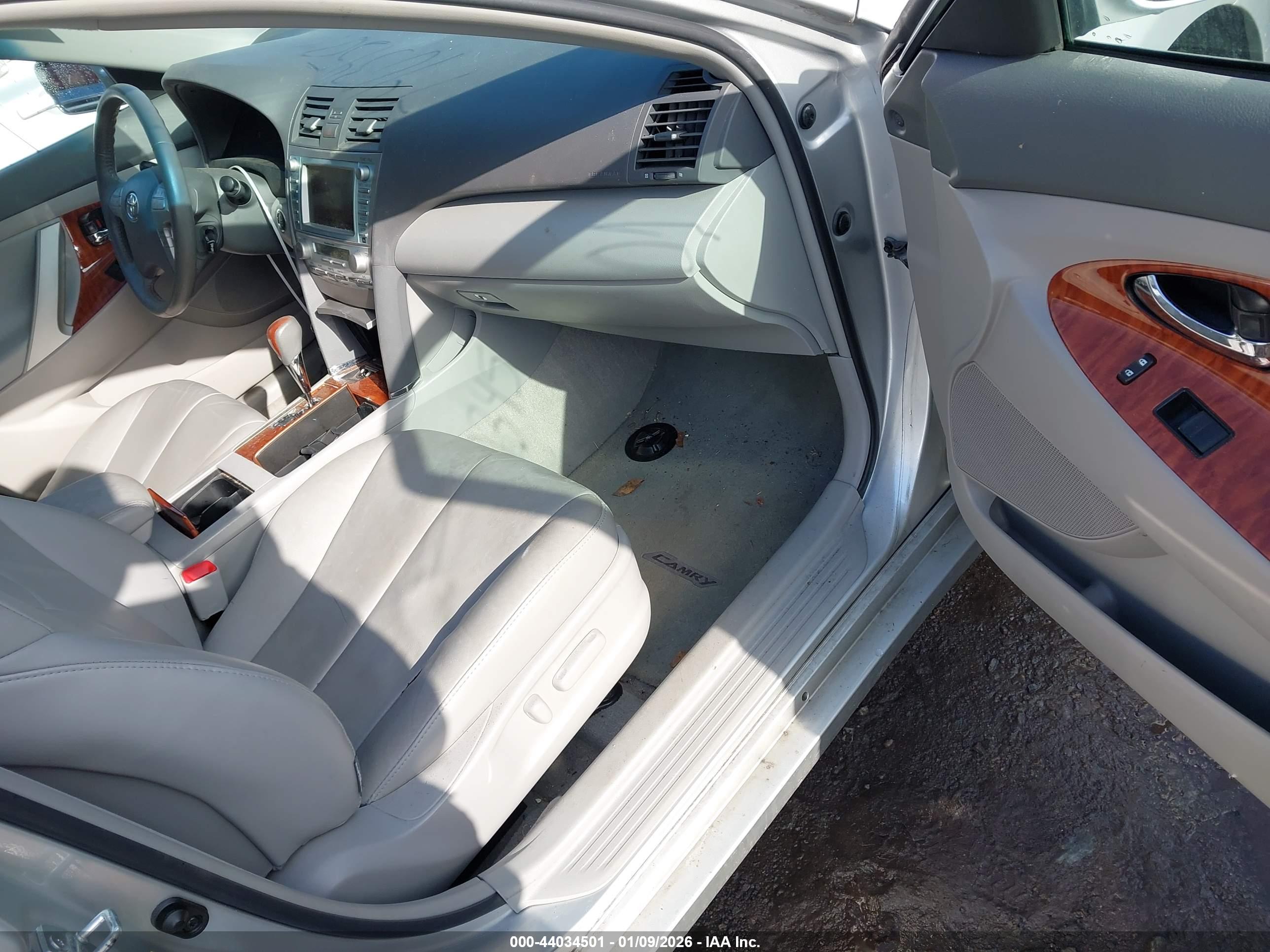 TOYOTA CAMRY image 5