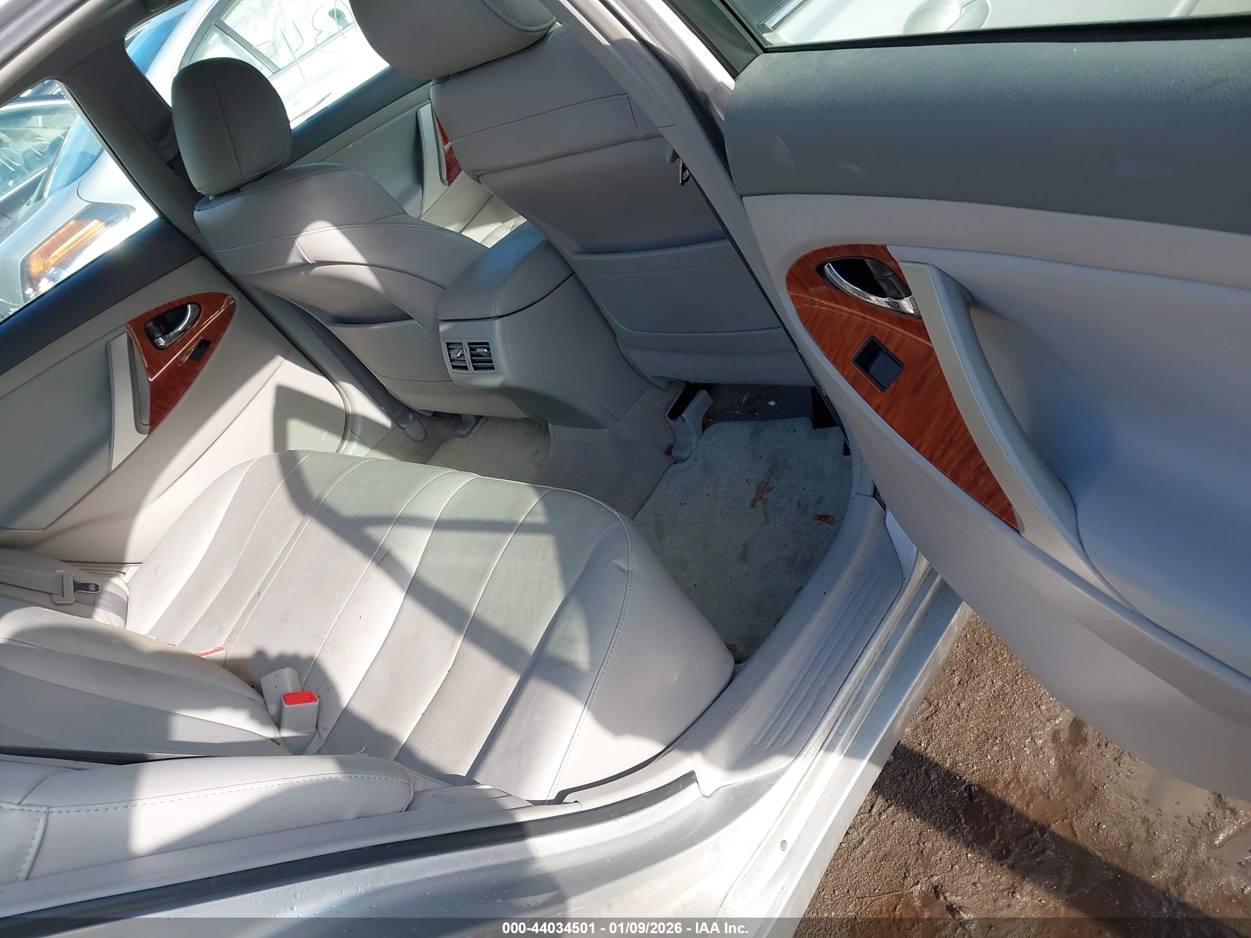 TOYOTA CAMRY image 8