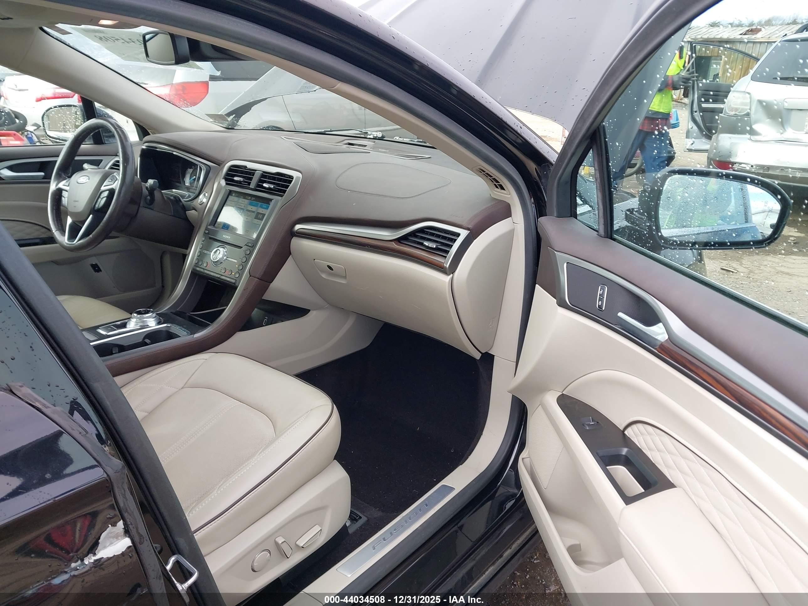 FORD FUSION image 5