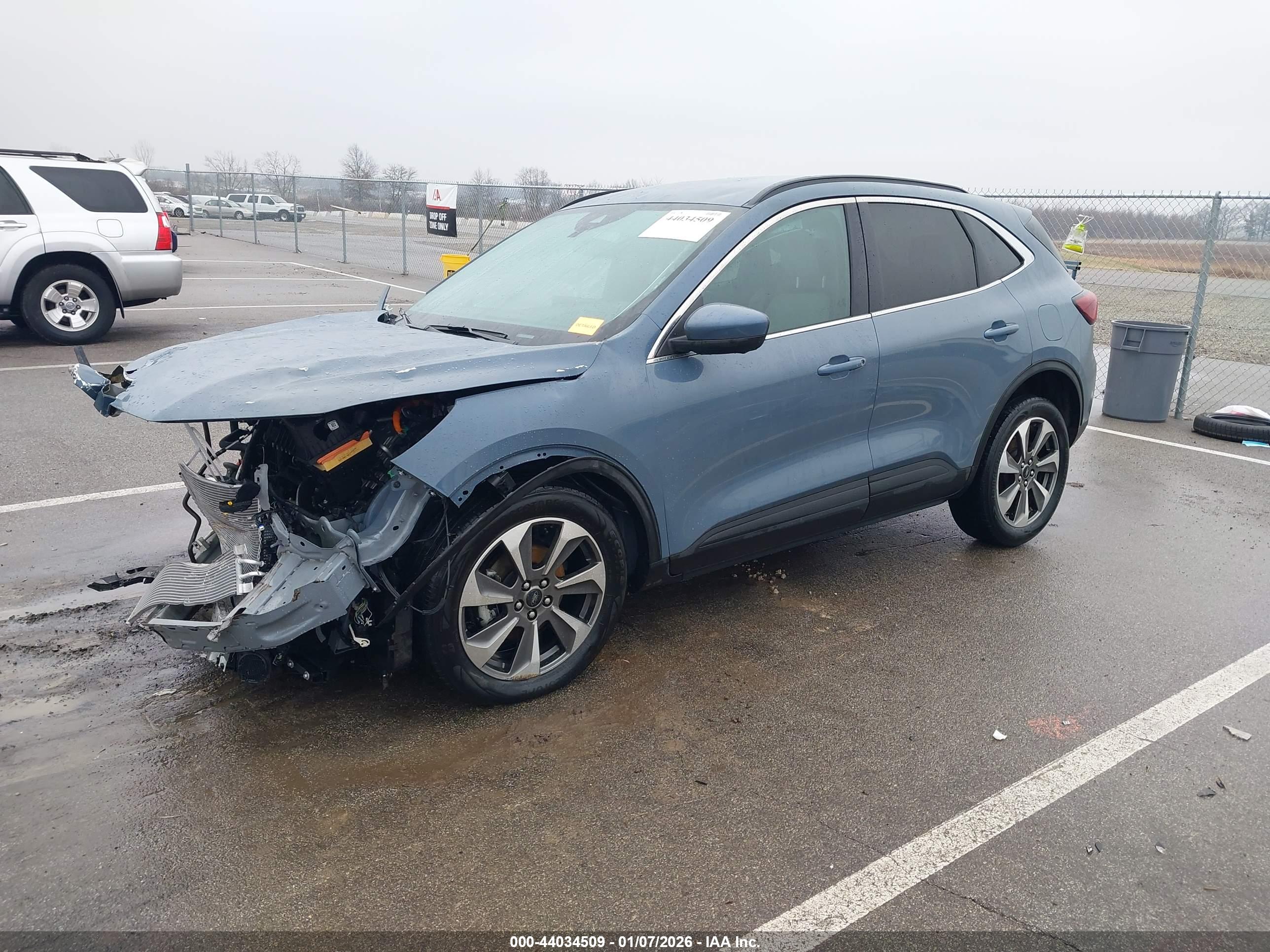 FORD ESCAPE image 2