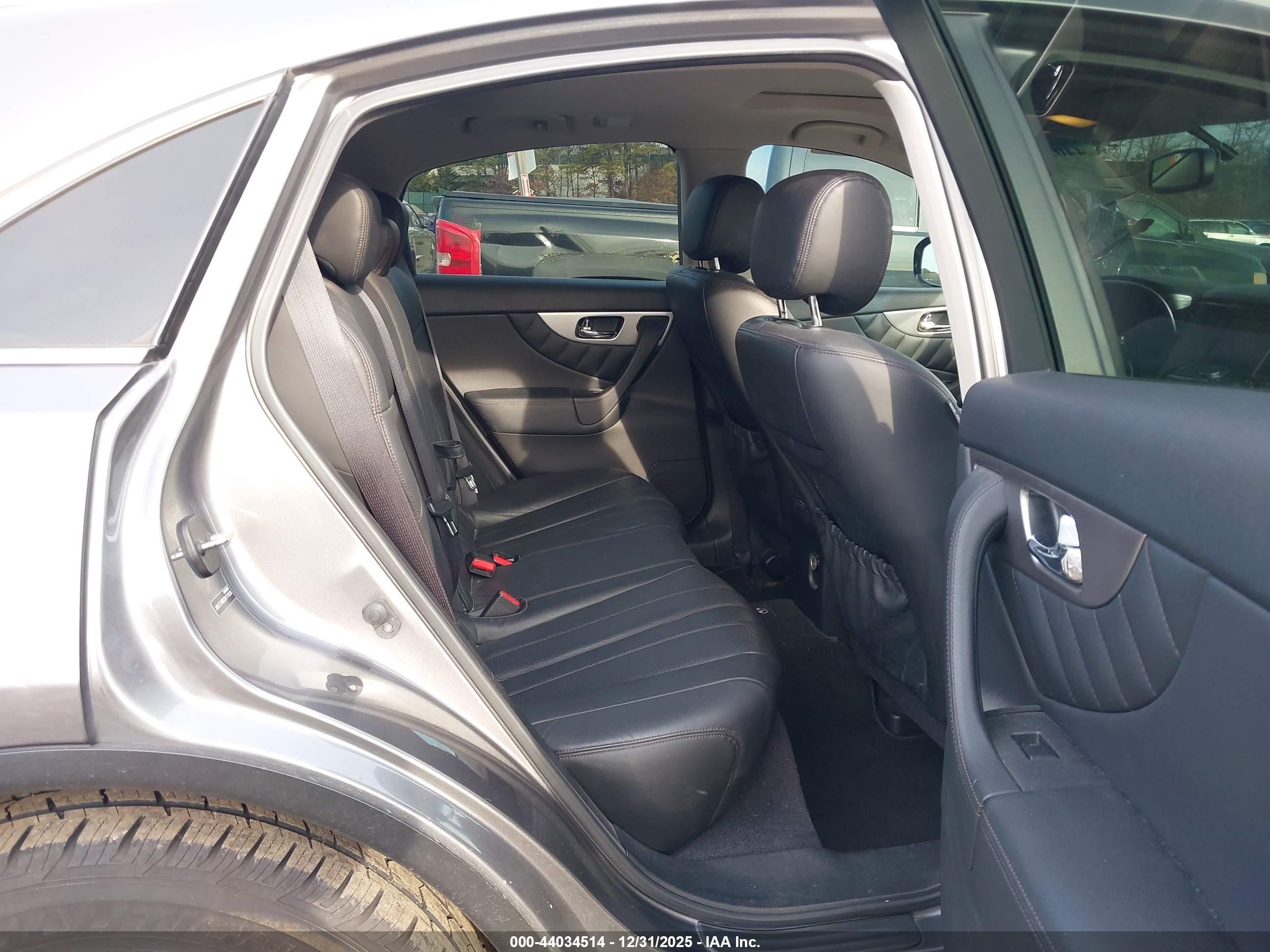 INFINITI FX37 image 8
