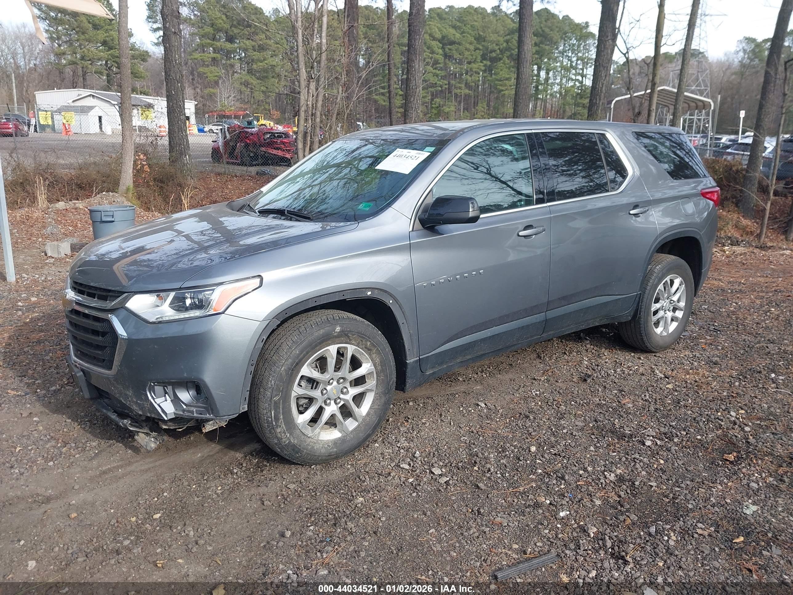 CHEVROLET TRAVERSE image 2