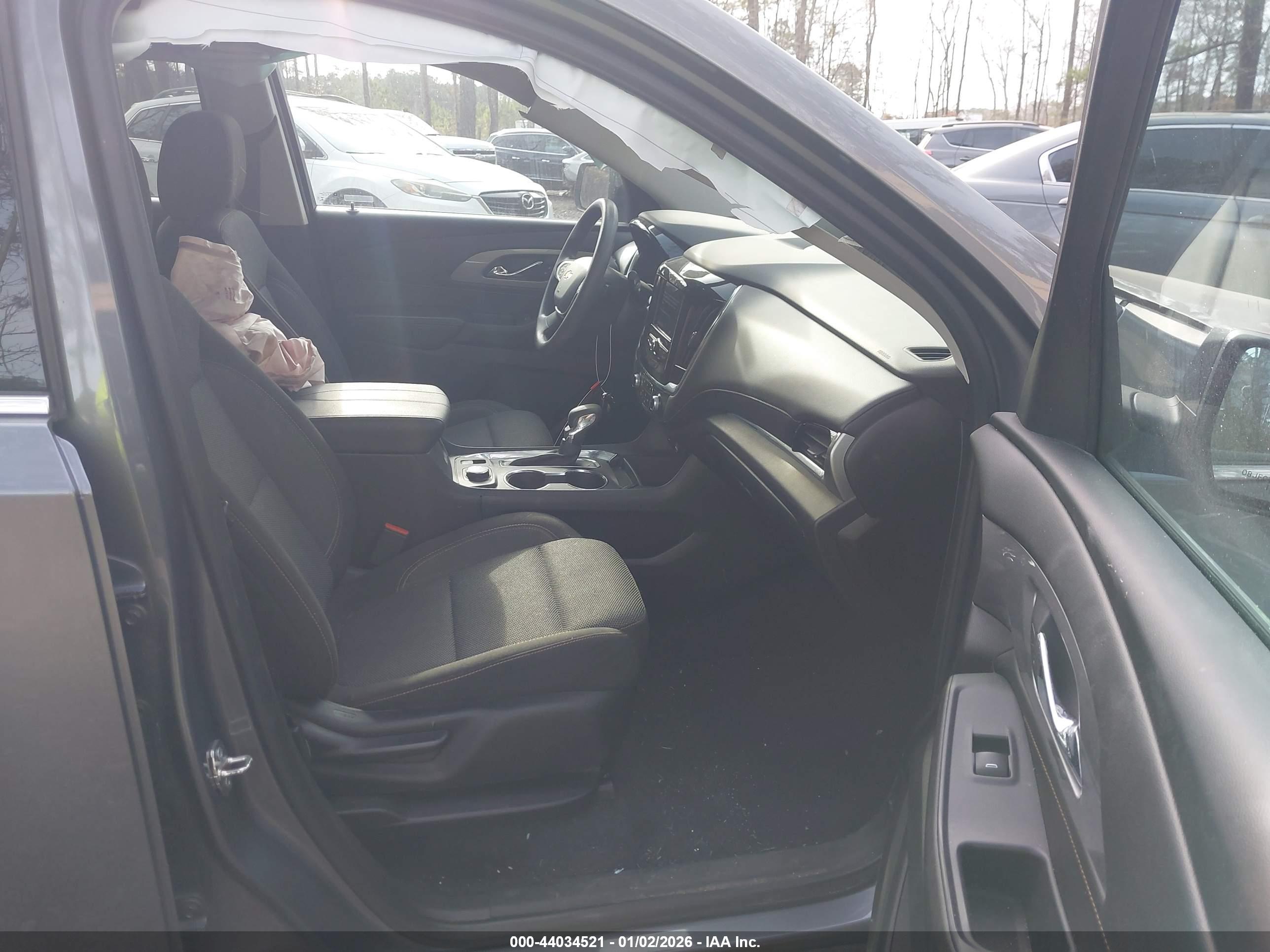 CHEVROLET TRAVERSE image 5