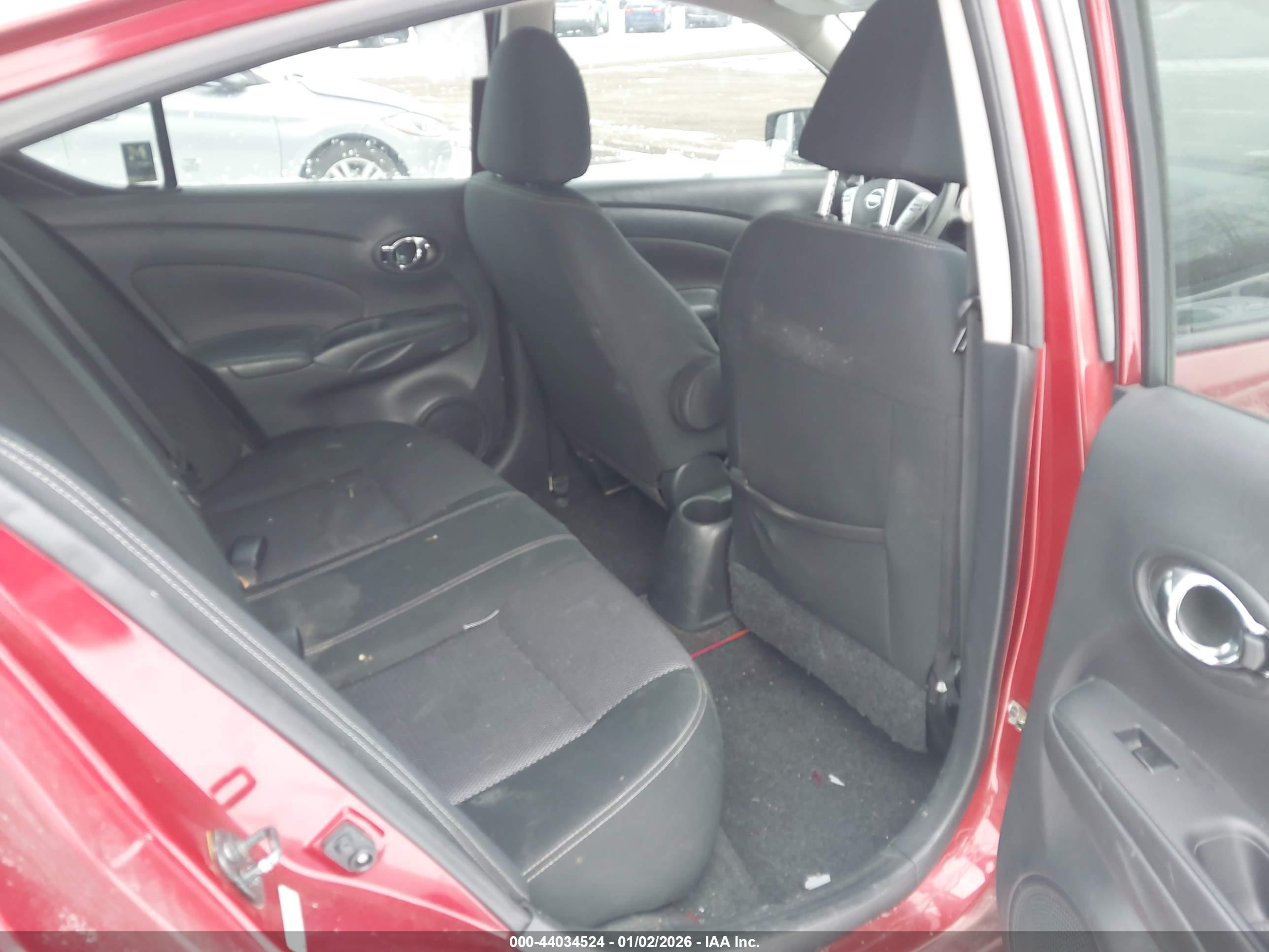 NISSAN VERSA image 8