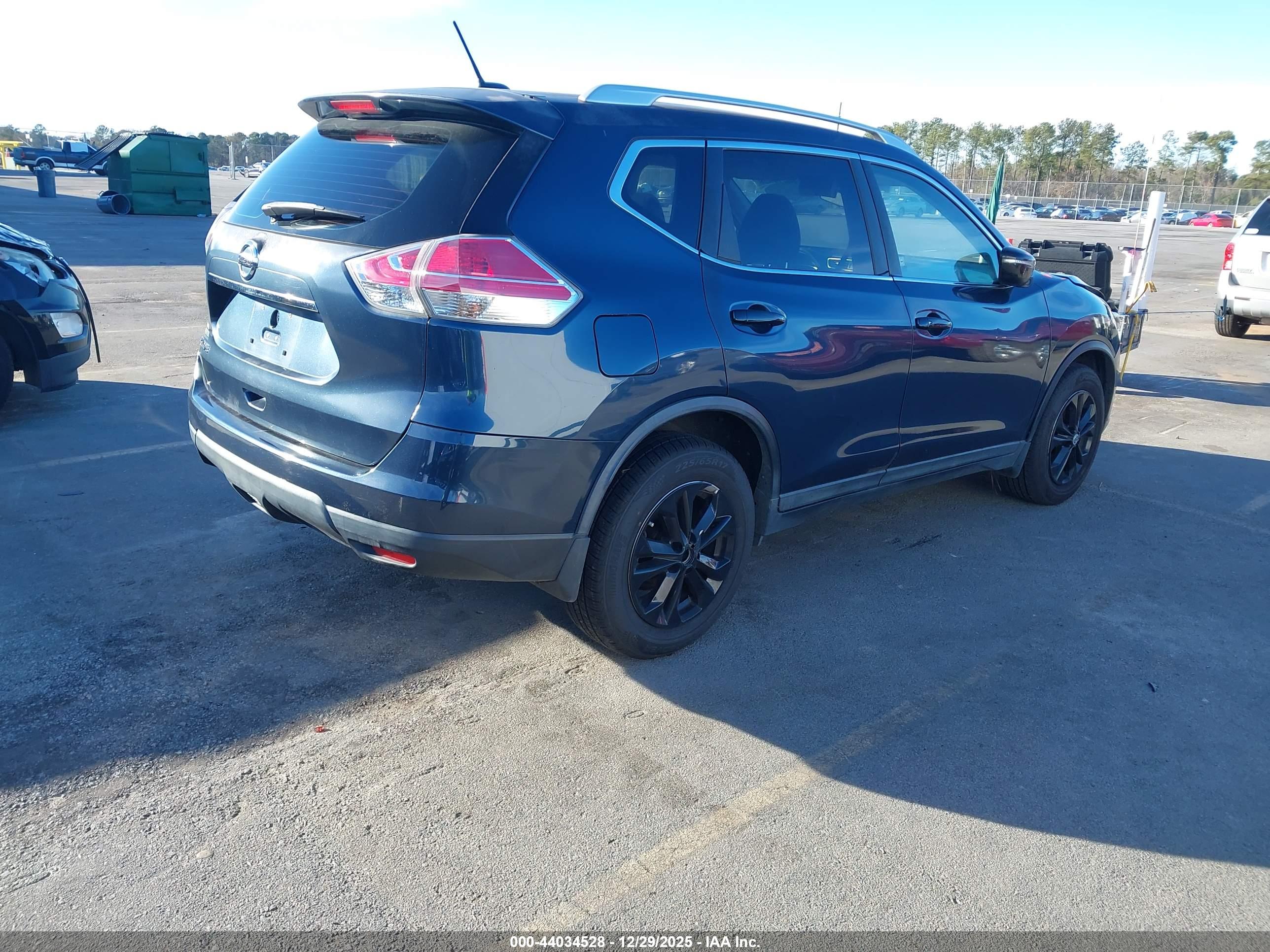 NISSAN ROGUE image 4