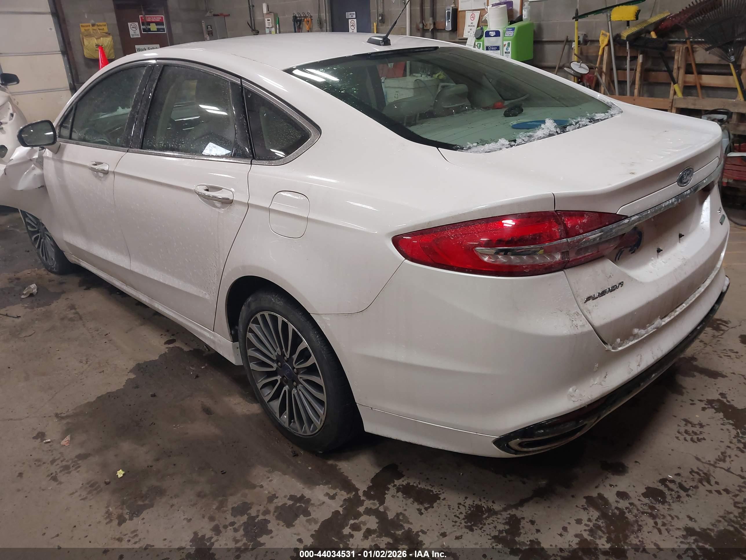 FORD FUSION image 3