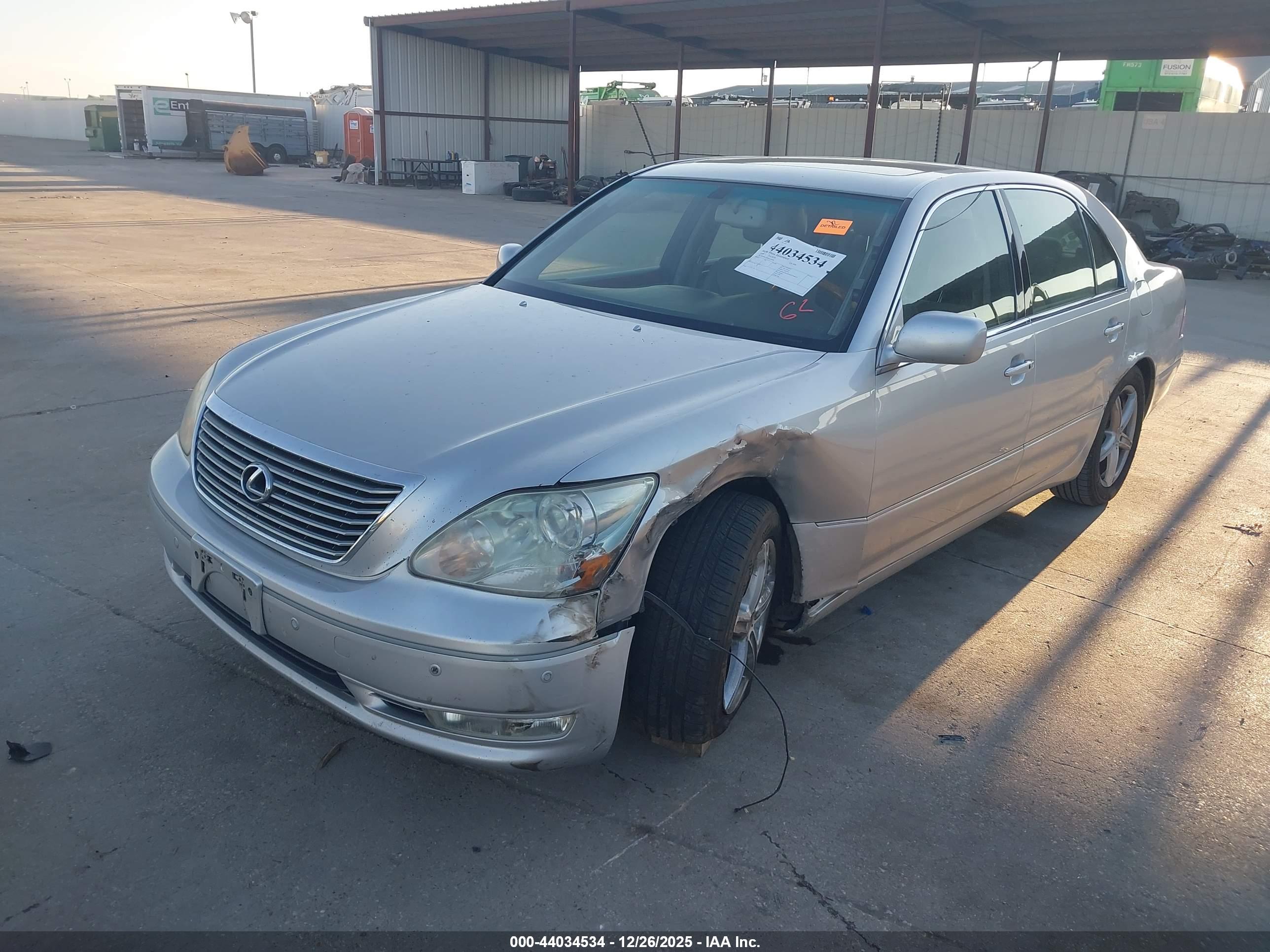 LEXUS LS image 2