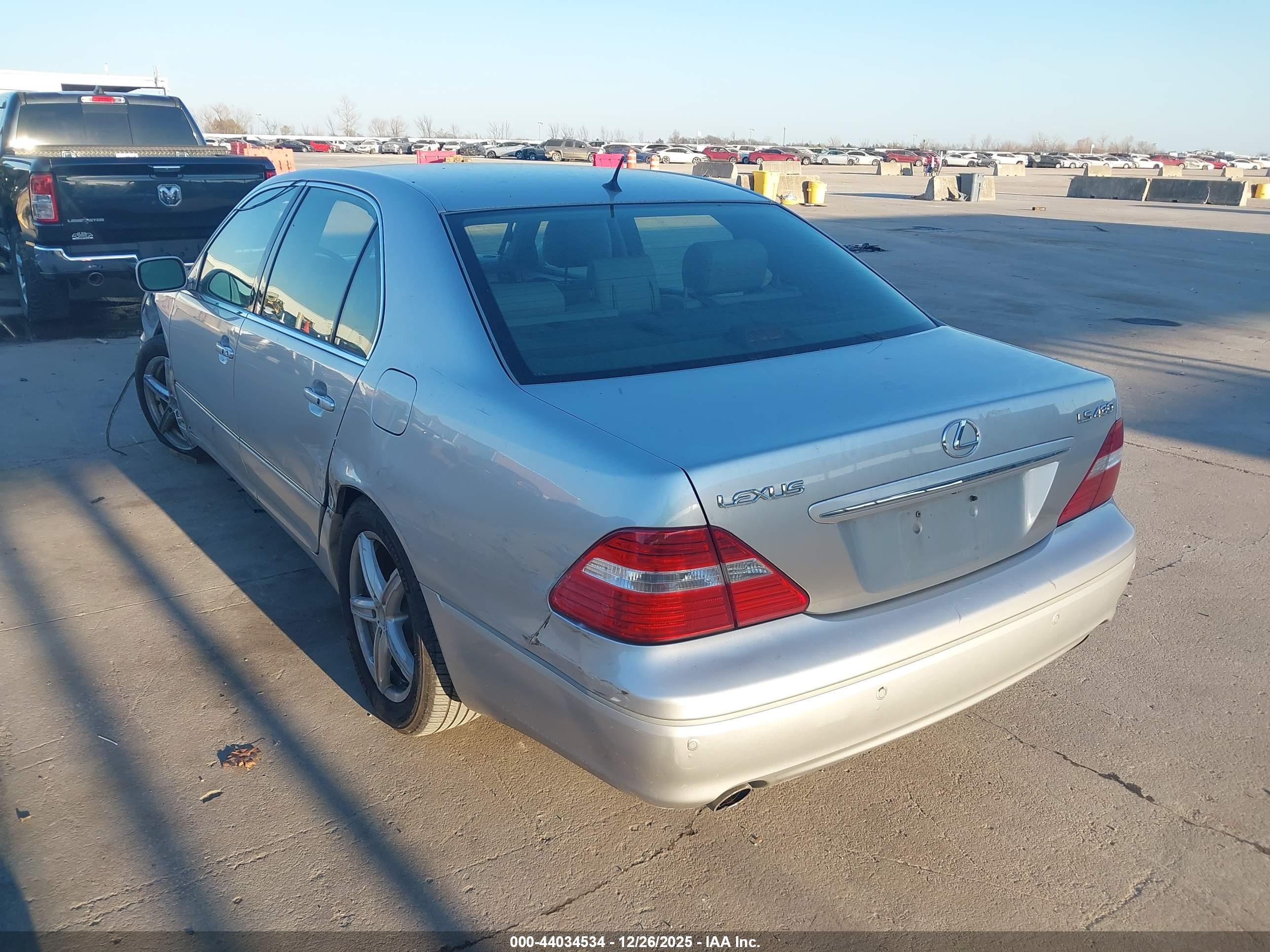 LEXUS LS image 3