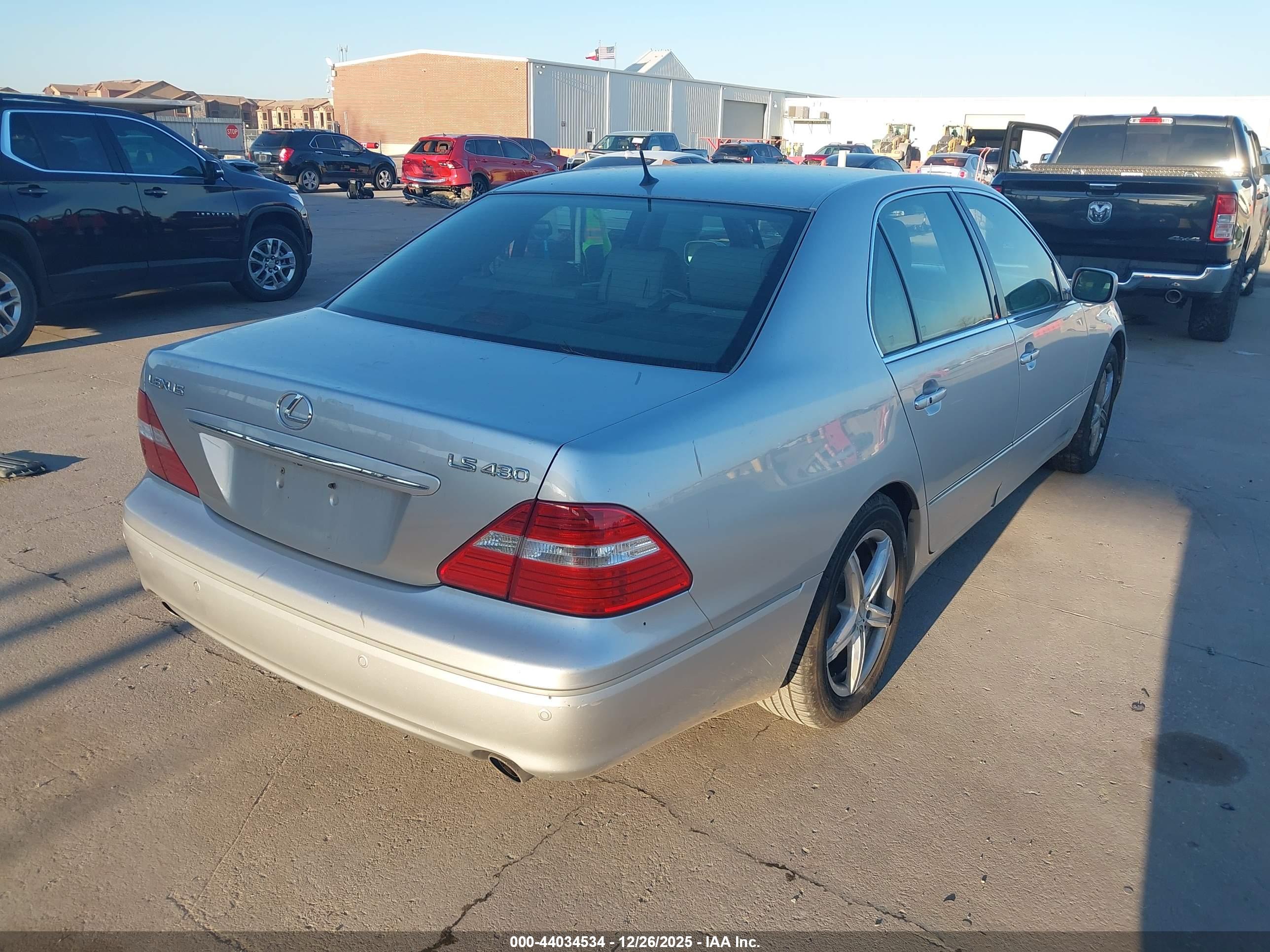 LEXUS LS image 4