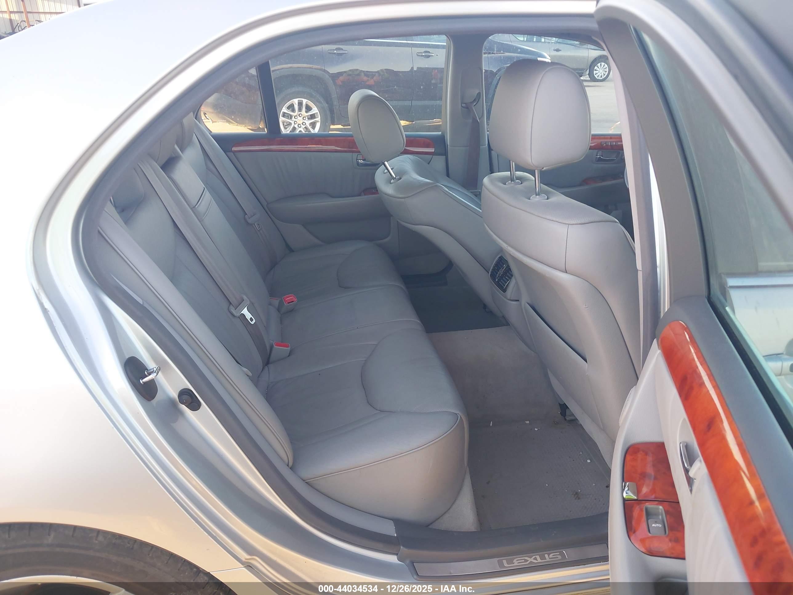 LEXUS LS image 8
