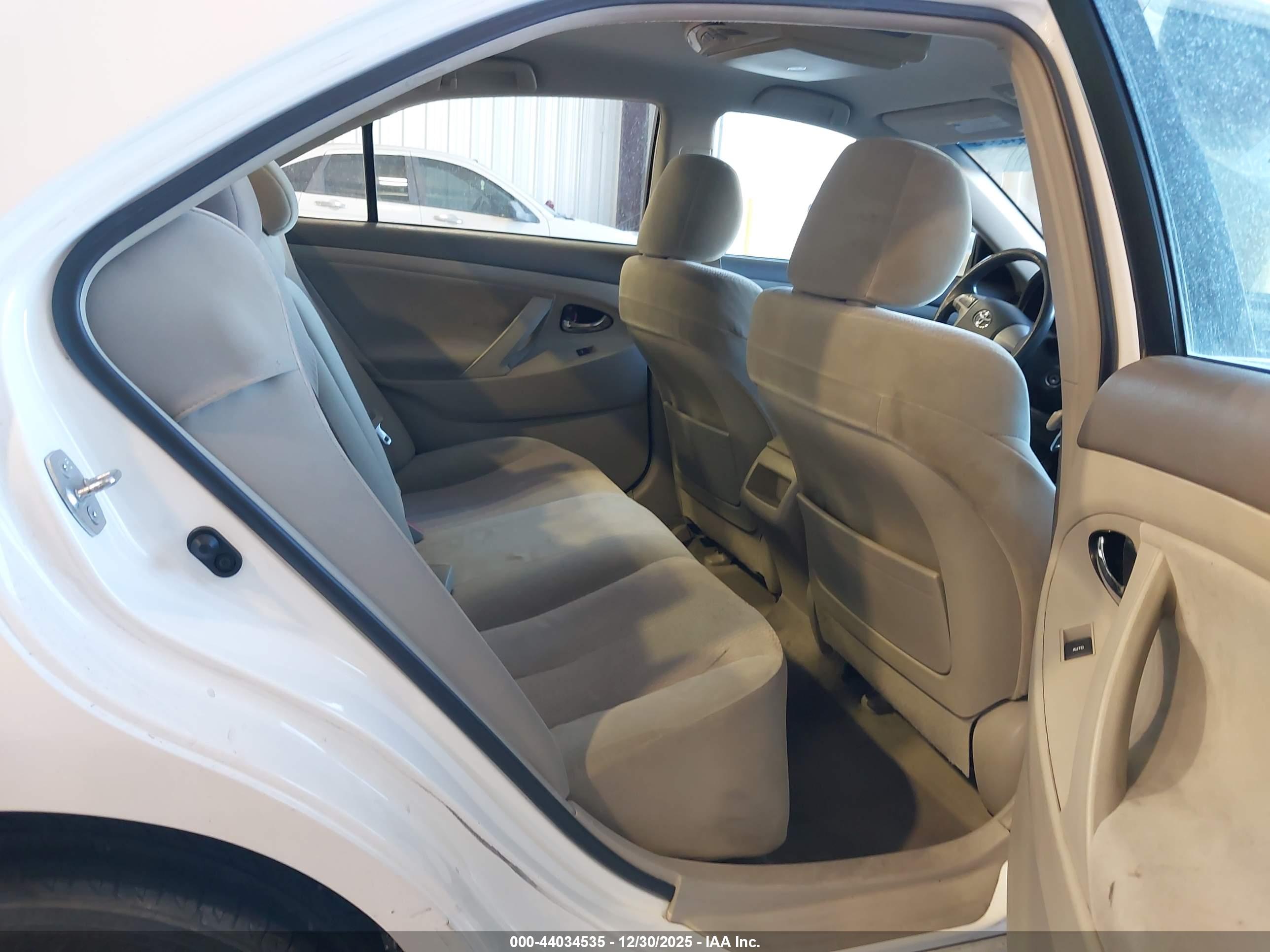 TOYOTA CAMRY image 8