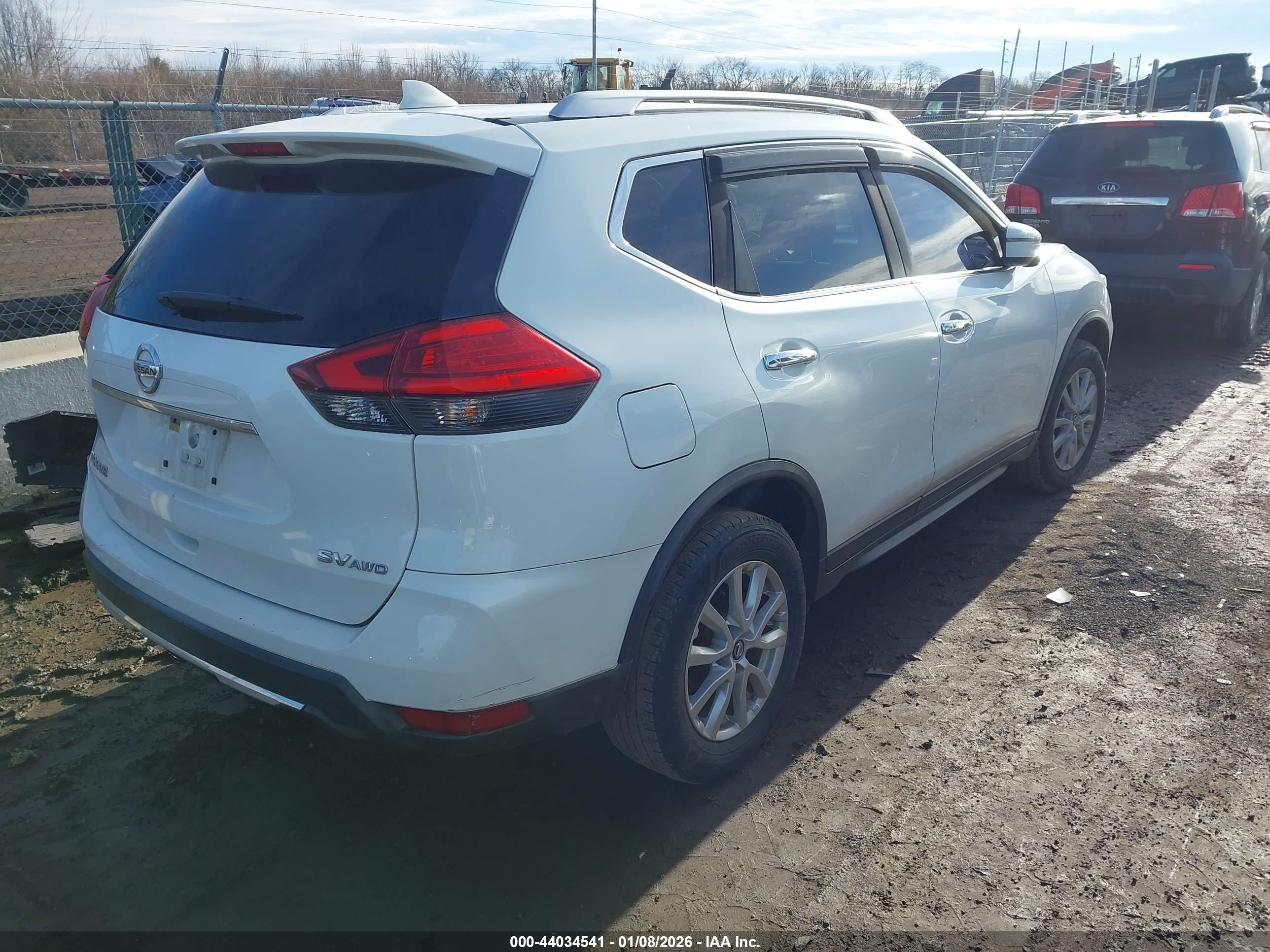 NISSAN ROGUE image 4