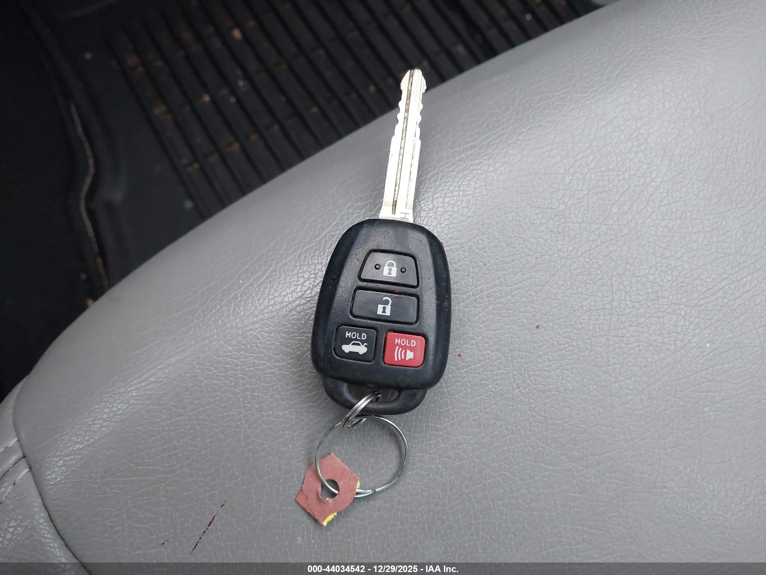TOYOTA COROLLA image 11