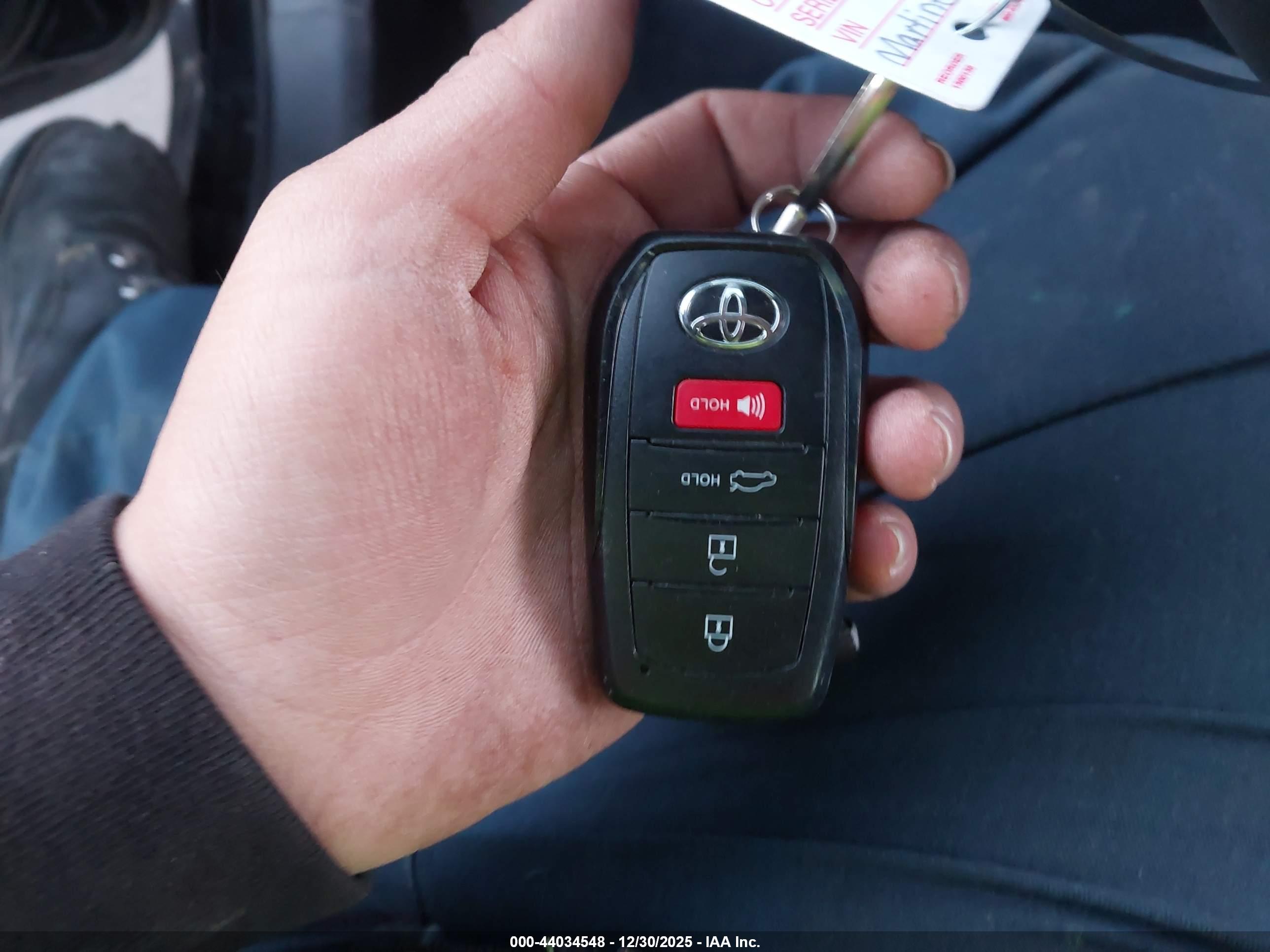 TOYOTA COROLLA image 11